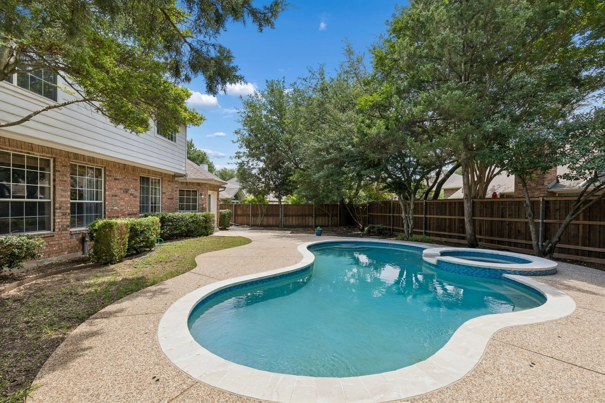 Single Family Residence For Sale in Collin County , 2902 Stonepointe, Mc Kinney, Texas 75072, 4 Bedroom, 3 Bathroom, 2 Garage spaces, 3,086 Sqft, built in 1988, mls#21286106, Real Estate Agent in Mc Kinney, Homes For Sale in Collin county, Homes For Sale in Mc Kinney, Realtor in Mc Kinney Texas, Real Estate Brokerage Independent Realty Texas, Luminita Cordes Realtor