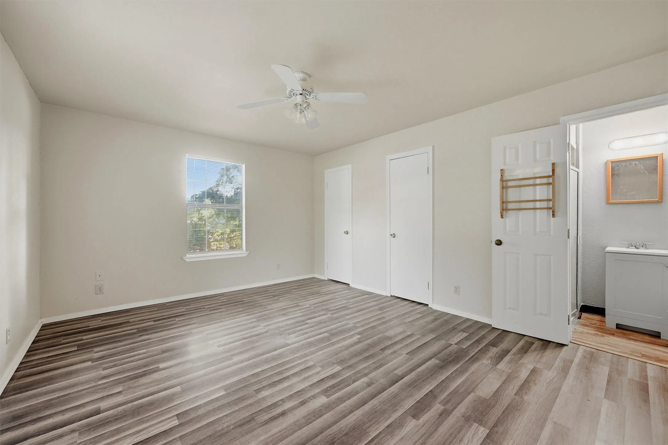 Single Family Residence For Sale in Grayson County , 2912 W Morton Street, Denison, Texas 75020, 3 Bedroom, 2 Bathroom, Garage spaces, 1,754 Sqft, built in 1952, mls#21281857, Real Estate Agent in Denison, Homes For Sale in Grayson county, Homes For Sale in Denison, Realtor in Denison Texas, Real Estate Brokerage Independent Realty Texas, Luminita Cordes Realtor