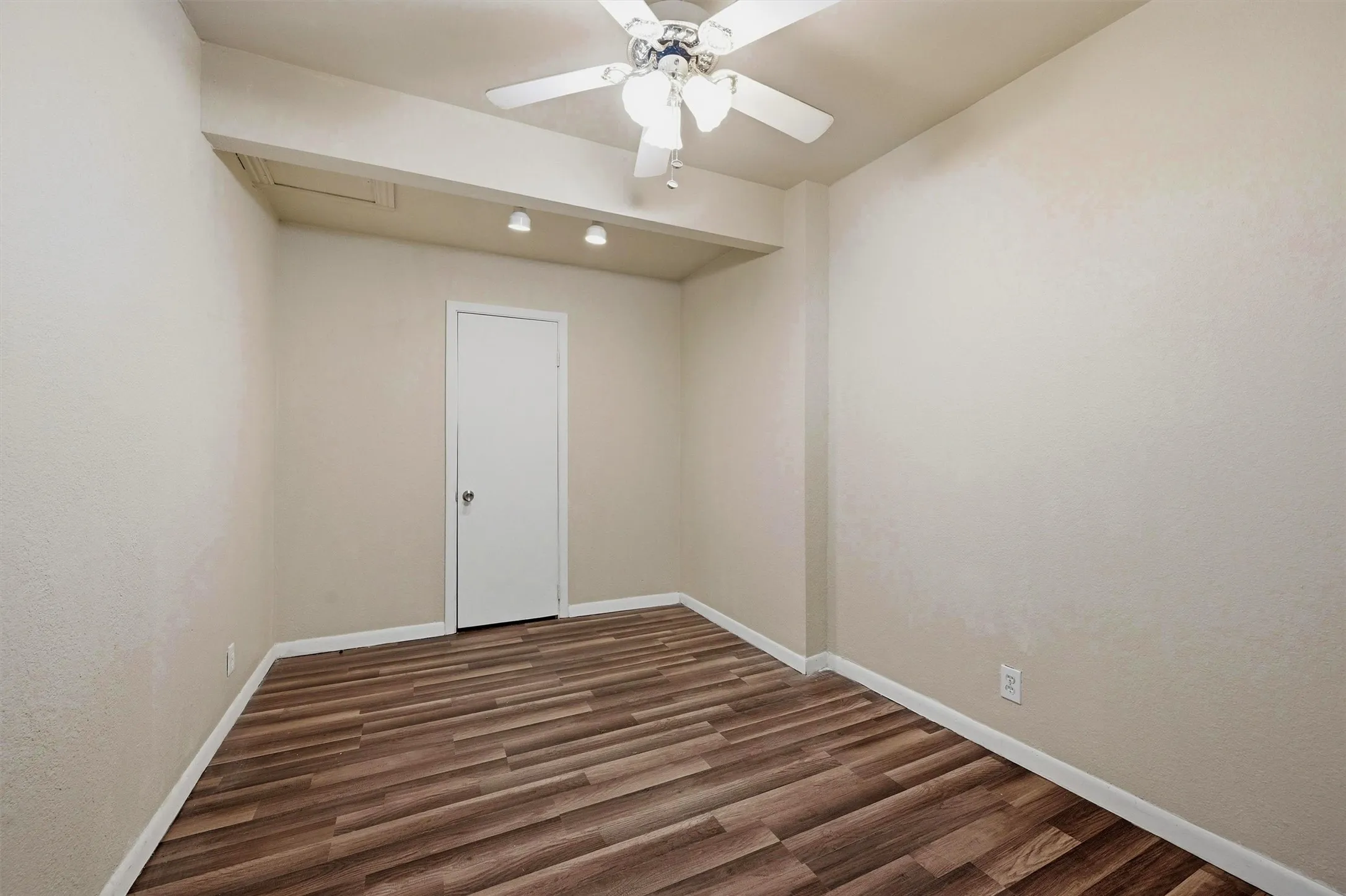 Single Family Residence For Sale in Grayson County , 2912 W Morton Street, Denison, Texas 75020, 3 Bedroom, 2 Bathroom, Garage spaces, 1,754 Sqft, built in 1952, mls#21281857, Real Estate Agent in Denison, Homes For Sale in Grayson county, Homes For Sale in Denison, Realtor in Denison Texas, Real Estate Brokerage Independent Realty Texas, Luminita Cordes Realtor