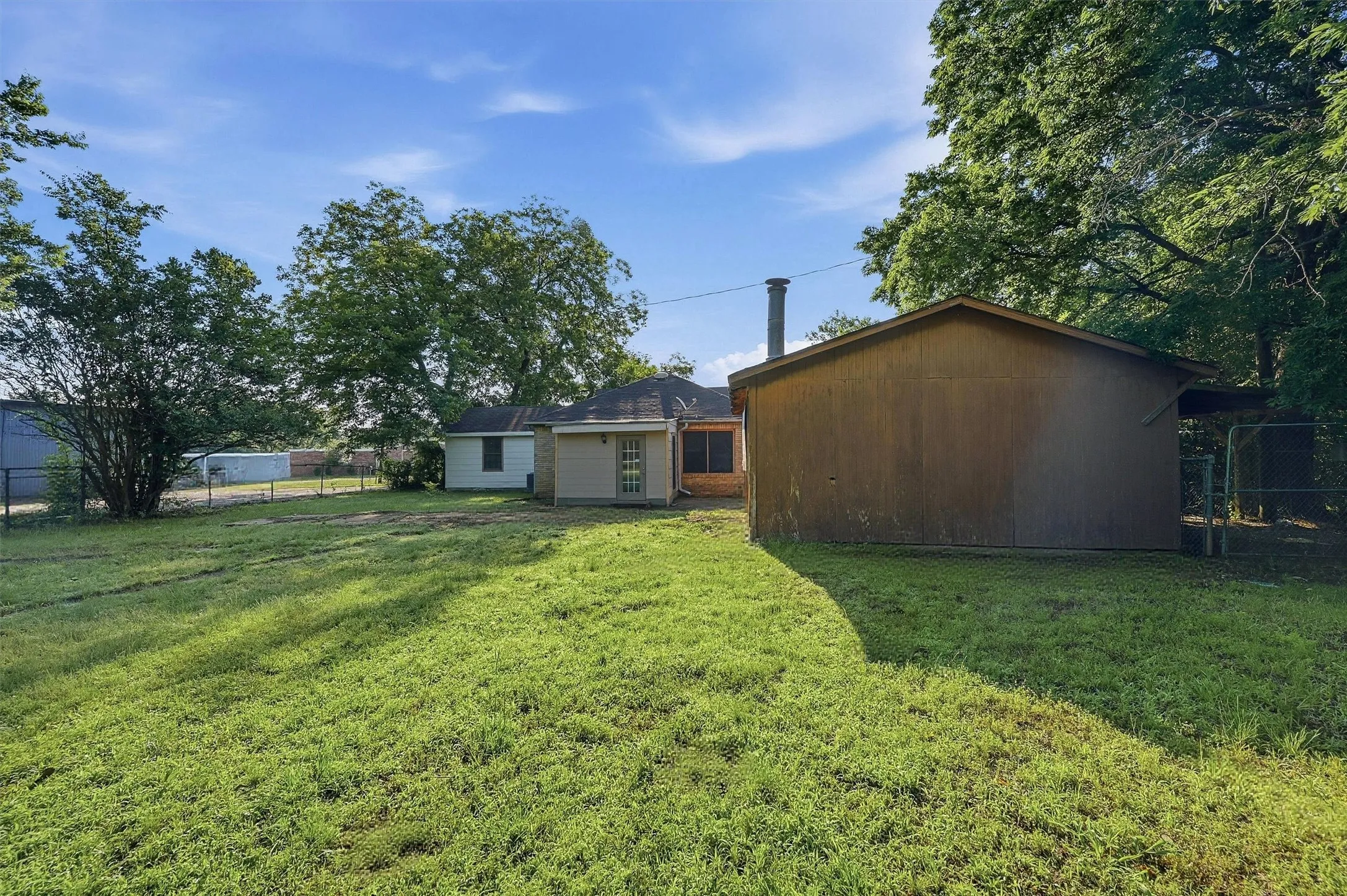 Single Family Residence For Sale in Grayson County , 2912 W Morton Street, Denison, Texas 75020, 3 Bedroom, 2 Bathroom, Garage spaces, 1,754 Sqft, built in 1952, mls#21281857, Real Estate Agent in Denison, Homes For Sale in Grayson county, Homes For Sale in Denison, Realtor in Denison Texas, Real Estate Brokerage Independent Realty Texas, Luminita Cordes Realtor