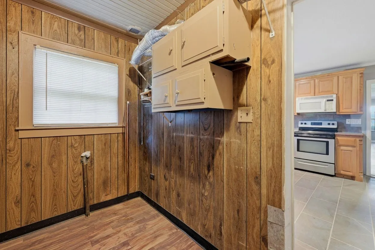 Single Family Residence For Sale in Grayson County , 2912 W Morton Street, Denison, Texas 75020, 3 Bedroom, 2 Bathroom, Garage spaces, 1,754 Sqft, built in 1952, mls#21281857, Real Estate Agent in Denison, Homes For Sale in Grayson county, Homes For Sale in Denison, Realtor in Denison Texas, Real Estate Brokerage Independent Realty Texas, Luminita Cordes Realtor