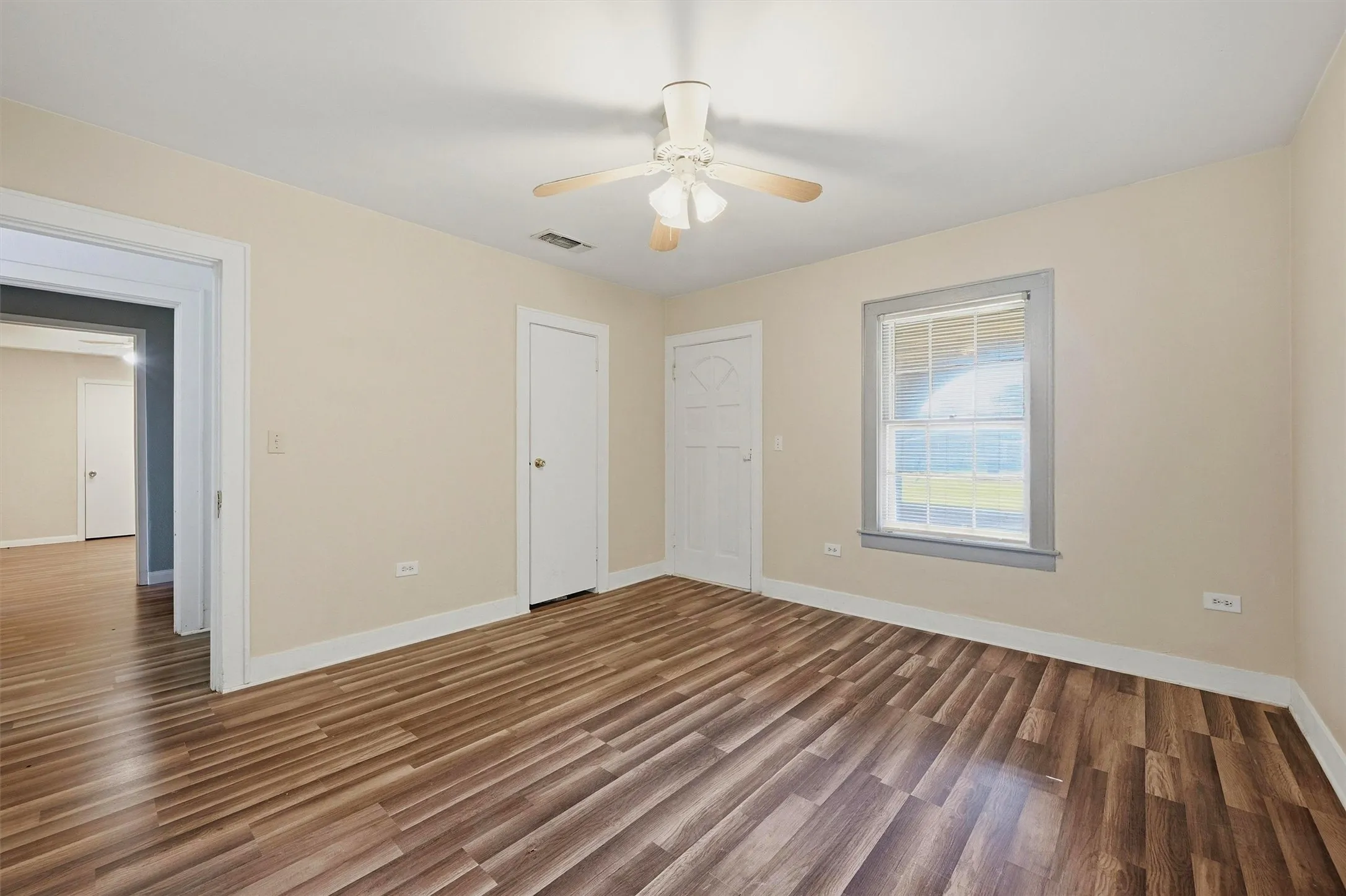 Single Family Residence For Sale in Grayson County , 2912 W Morton Street, Denison, Texas 75020, 3 Bedroom, 2 Bathroom, Garage spaces, 1,754 Sqft, built in 1952, mls#21281857, Real Estate Agent in Denison, Homes For Sale in Grayson county, Homes For Sale in Denison, Realtor in Denison Texas, Real Estate Brokerage Independent Realty Texas, Luminita Cordes Realtor