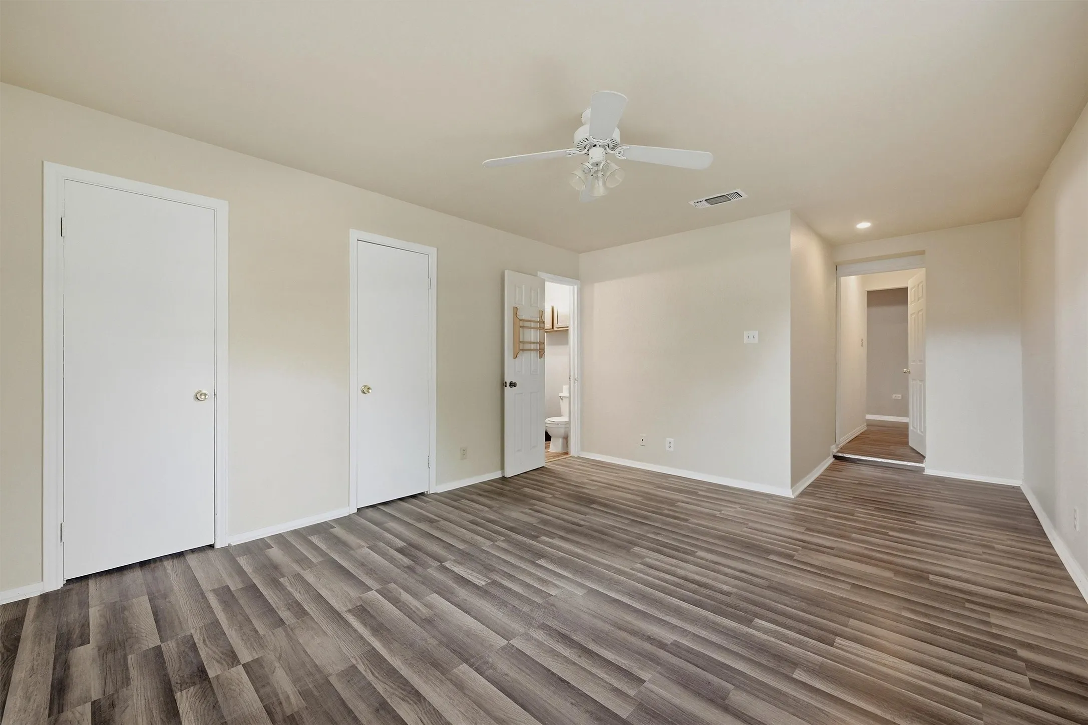 Single Family Residence For Sale in Grayson County , 2912 W Morton Street, Denison, Texas 75020, 3 Bedroom, 2 Bathroom, Garage spaces, 1,754 Sqft, built in 1952, mls#21281857, Real Estate Agent in Denison, Homes For Sale in Grayson county, Homes For Sale in Denison, Realtor in Denison Texas, Real Estate Brokerage Independent Realty Texas, Luminita Cordes Realtor