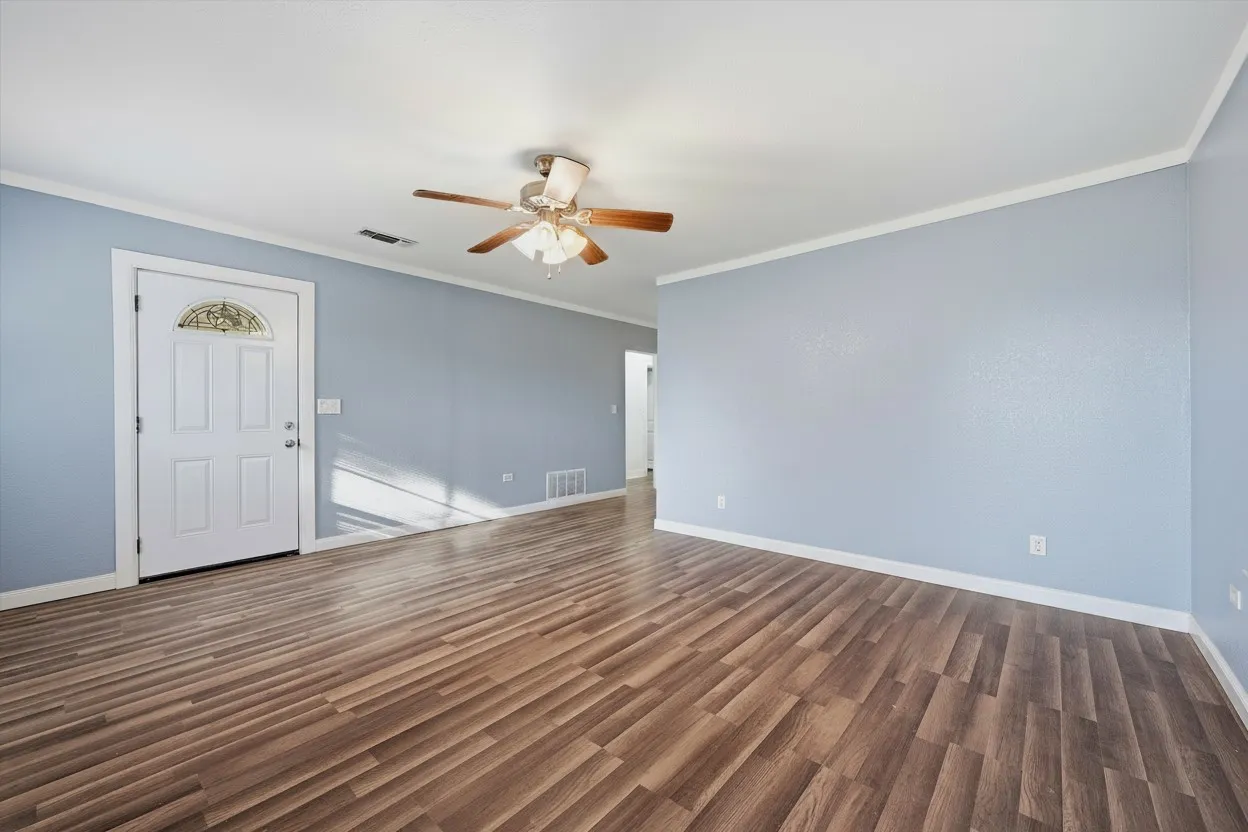 Single Family Residence For Sale in Grayson County , 2912 W Morton Street, Denison, Texas 75020, 3 Bedroom, 2 Bathroom, Garage spaces, 1,754 Sqft, built in 1952, mls#21281857, Real Estate Agent in Denison, Homes For Sale in Grayson county, Homes For Sale in Denison, Realtor in Denison Texas, Real Estate Brokerage Independent Realty Texas, Luminita Cordes Realtor