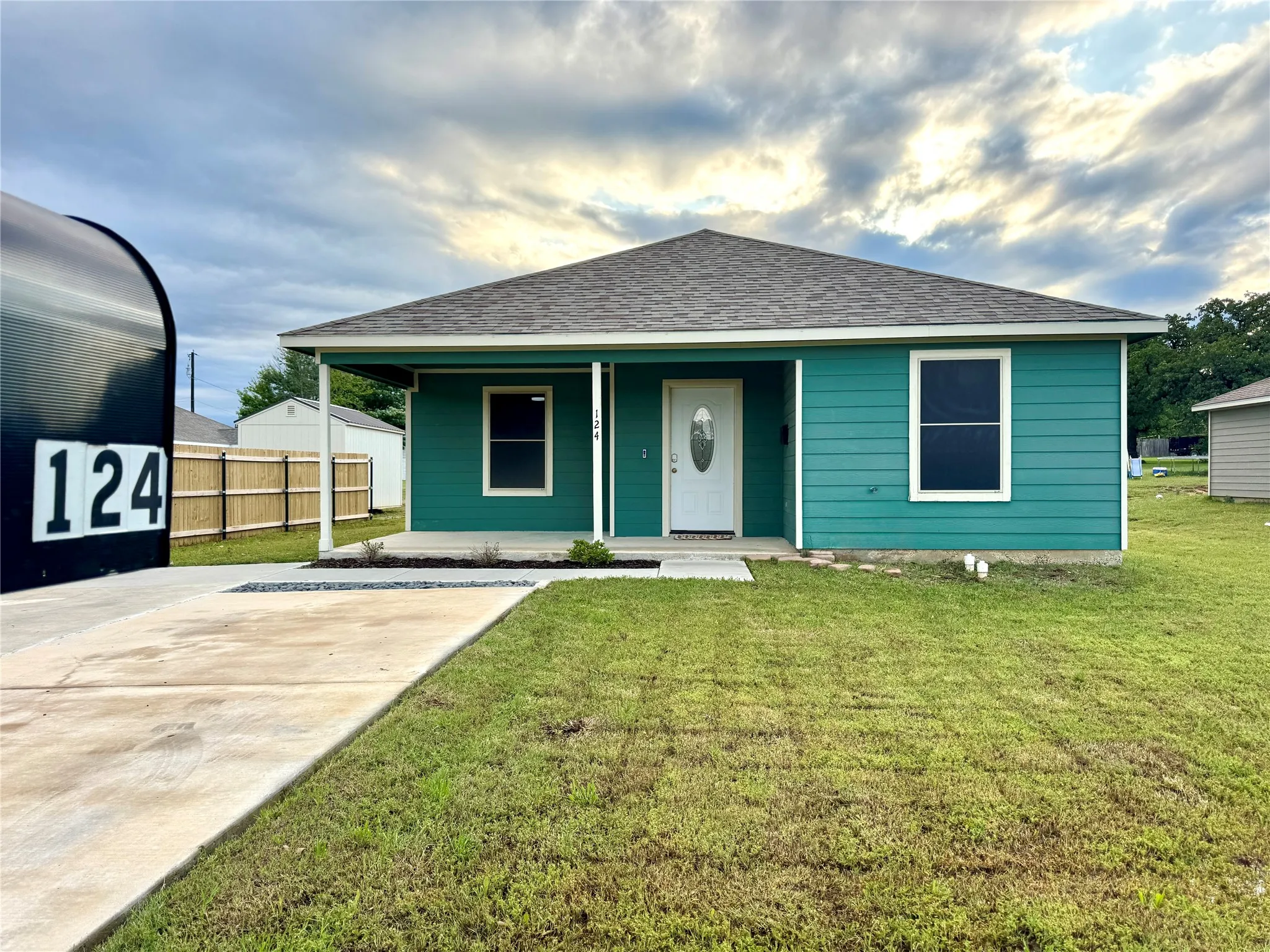 Single Family Residence For Sale in Wise County , 124 Oakwood Street, Chico, Texas 76431, 4 Bedroom, 2 Bathroom, Garage spaces, 1,591 Sqft, built in 2021, mls#21283941, Real Estate Agent in Chico, Homes For Sale in Wise county, Homes For Sale in Chico, Realtor in Chico Texas, Real Estate Brokerage Independent Realty Texas, Luminita Cordes Realtor