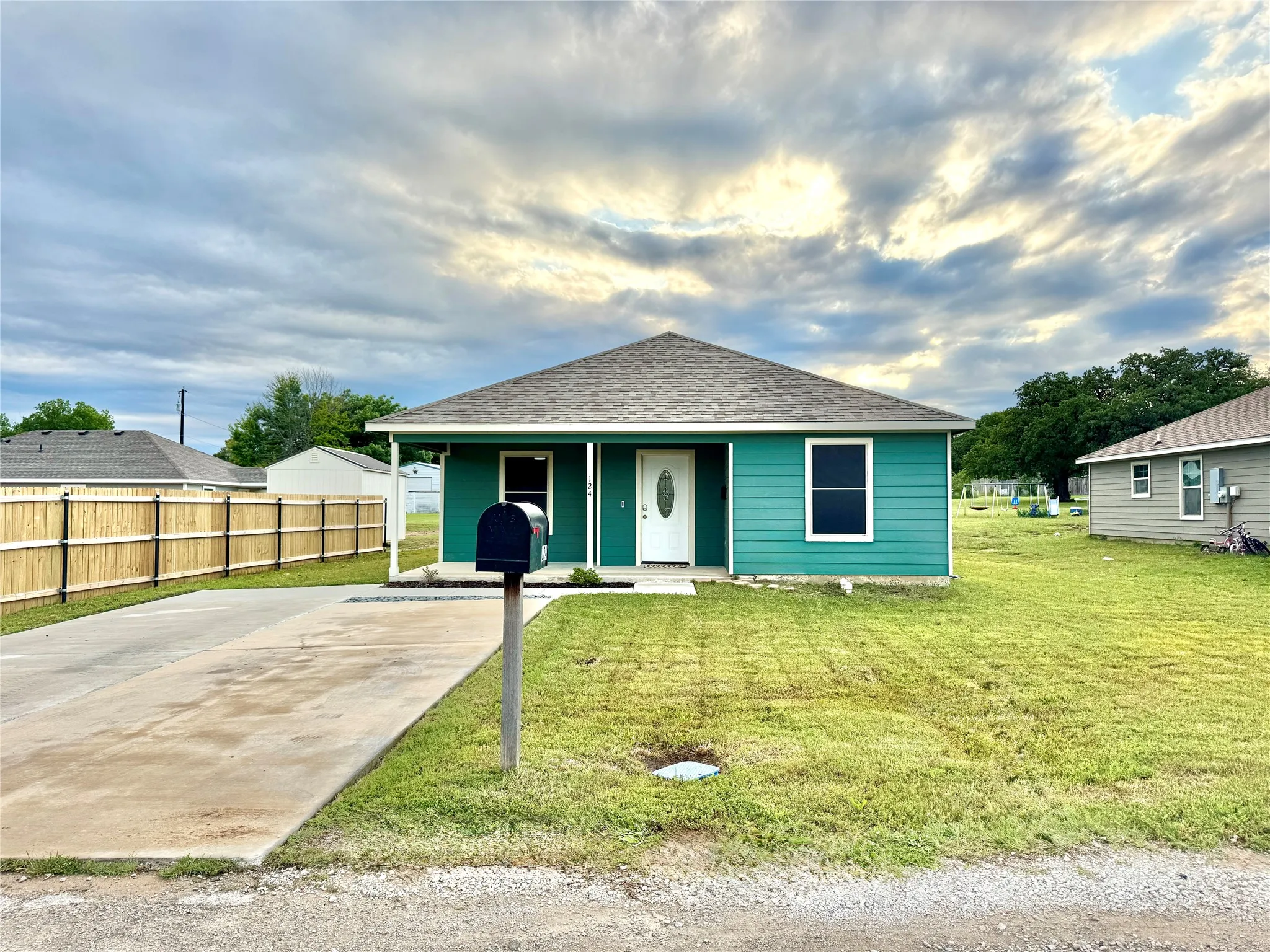 Single Family Residence For Sale in Wise County , 124 Oakwood Street, Chico, Texas 76431, 4 Bedroom, 2 Bathroom, Garage spaces, 1,591 Sqft, built in 2021, mls#21283941, Real Estate Agent in Chico, Homes For Sale in Wise county, Homes For Sale in Chico, Realtor in Chico Texas, Real Estate Brokerage Independent Realty Texas, Luminita Cordes Realtor