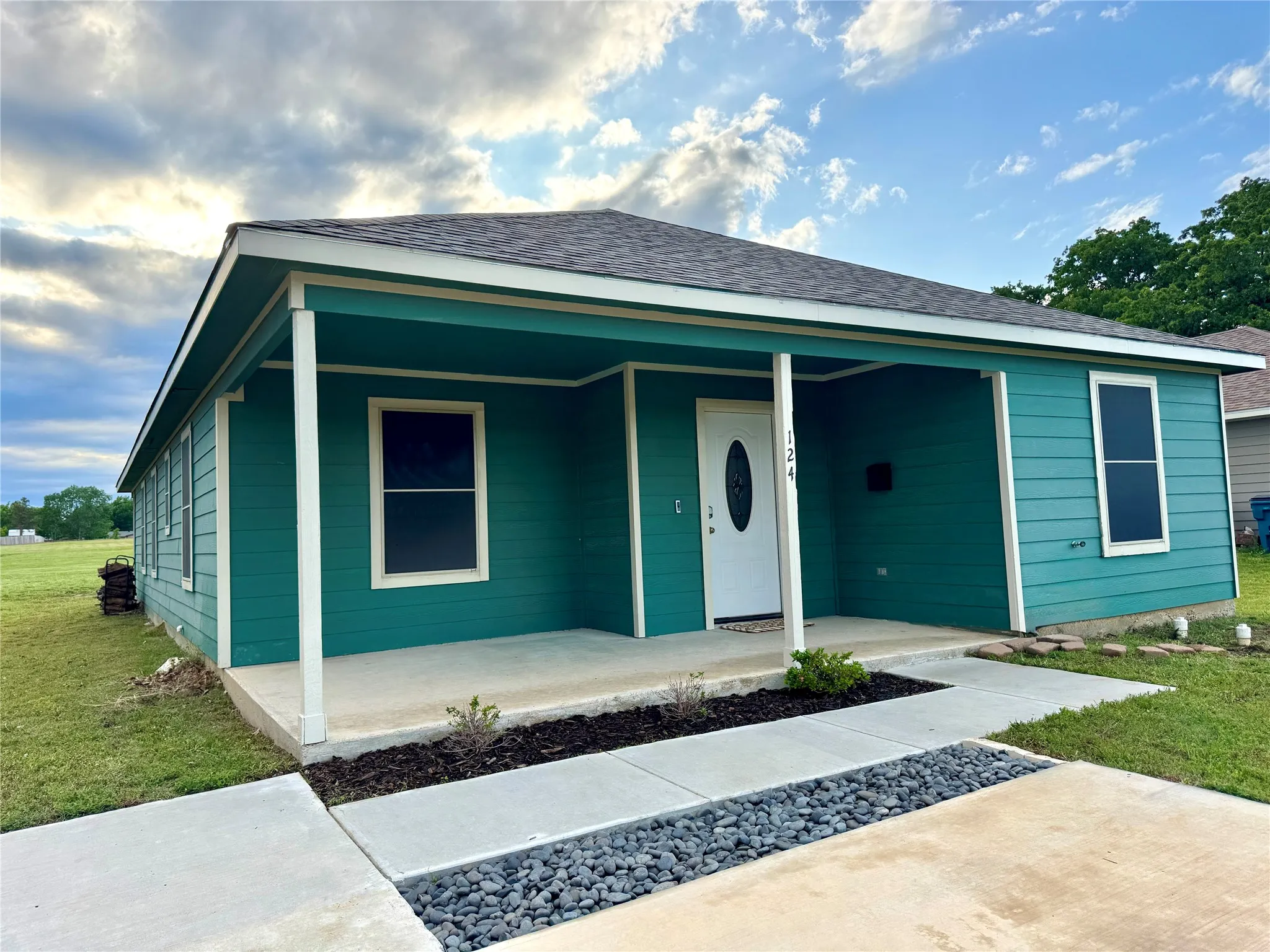 Single Family Residence For Sale in Wise County , 124 Oakwood Street, Chico, Texas 76431, 4 Bedroom, 2 Bathroom, Garage spaces, 1,591 Sqft, built in 2021, mls#21283941, Real Estate Agent in Chico, Homes For Sale in Wise county, Homes For Sale in Chico, Realtor in Chico Texas, Real Estate Brokerage Independent Realty Texas, Luminita Cordes Realtor