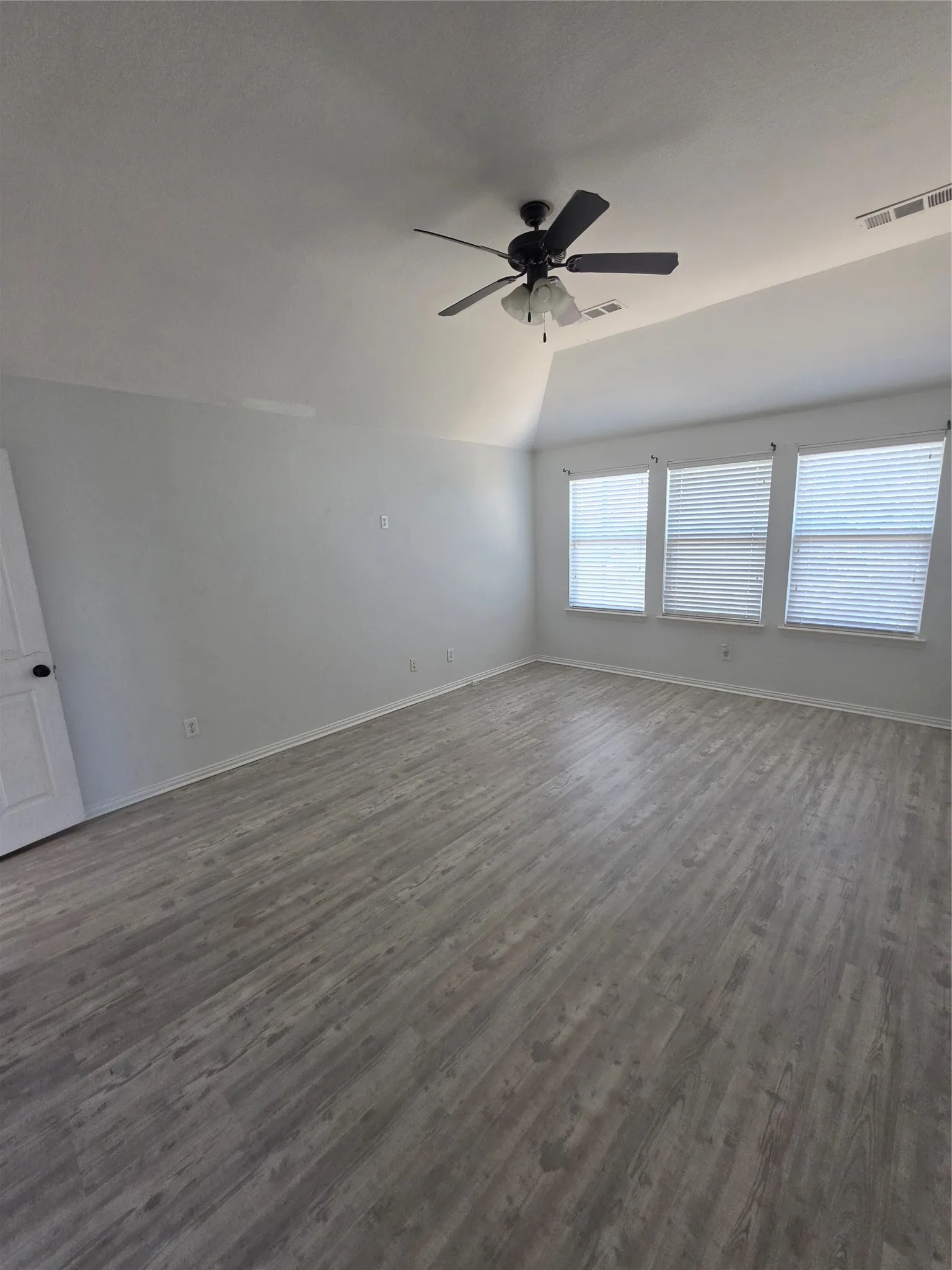 Single Family Residence For Rent in Denton County , 1320 Wheatear Drive, Little Elm, Texas 75068, 4 Bedroom, 3 Bathroom, 2 Garage spaces, 2,844 Sqft, built in 2011, mls#21286294, Real Estate Agent in Little Elm, Homes For Rent in Denton county, Homes For Rent in Little Elm, Realtor in Little Elm Texas, Real Estate Brokerage Independent Realty Texas, Luminita Cordes Realtor