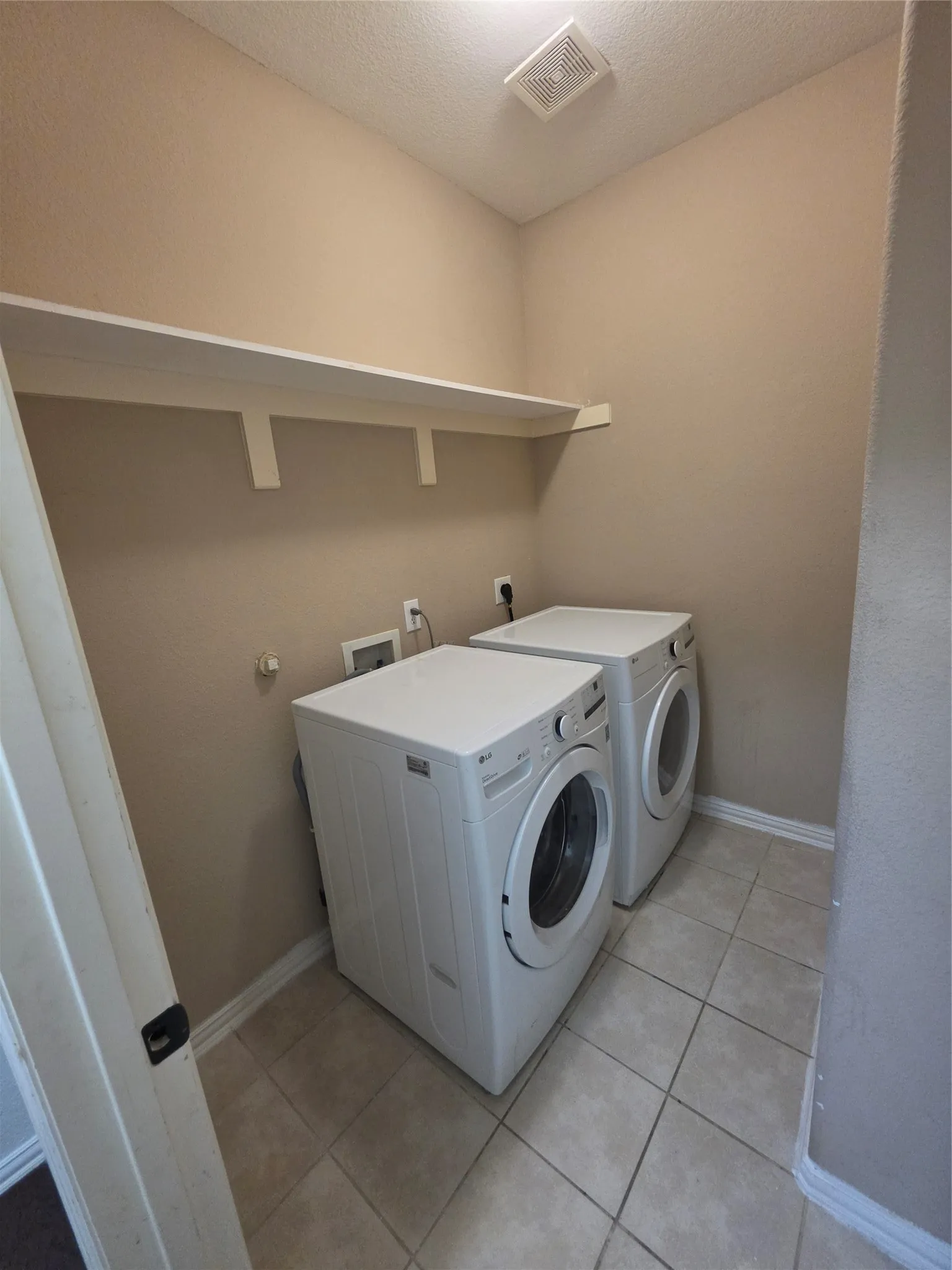 Single Family Residence For Rent in Denton County , 1320 Wheatear Drive, Little Elm, Texas 75068, 4 Bedroom, 3 Bathroom, 2 Garage spaces, 2,844 Sqft, built in 2011, mls#21286294, Real Estate Agent in Little Elm, Homes For Rent in Denton county, Homes For Rent in Little Elm, Realtor in Little Elm Texas, Real Estate Brokerage Independent Realty Texas, Luminita Cordes Realtor