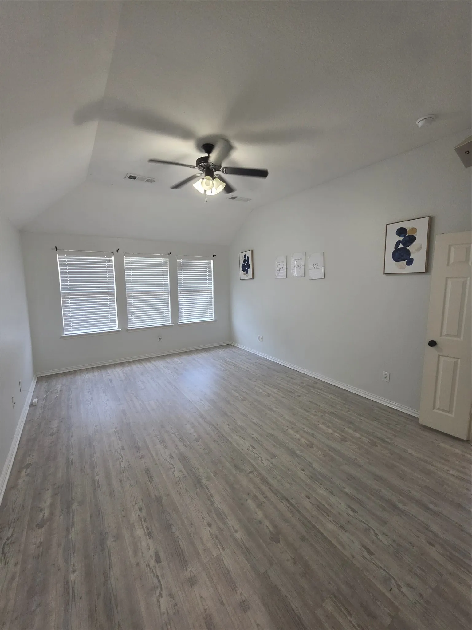 Single Family Residence For Rent in Denton County , 1320 Wheatear Drive, Little Elm, Texas 75068, 4 Bedroom, 3 Bathroom, 2 Garage spaces, 2,844 Sqft, built in 2011, mls#21286294, Real Estate Agent in Little Elm, Homes For Rent in Denton county, Homes For Rent in Little Elm, Realtor in Little Elm Texas, Real Estate Brokerage Independent Realty Texas, Luminita Cordes Realtor