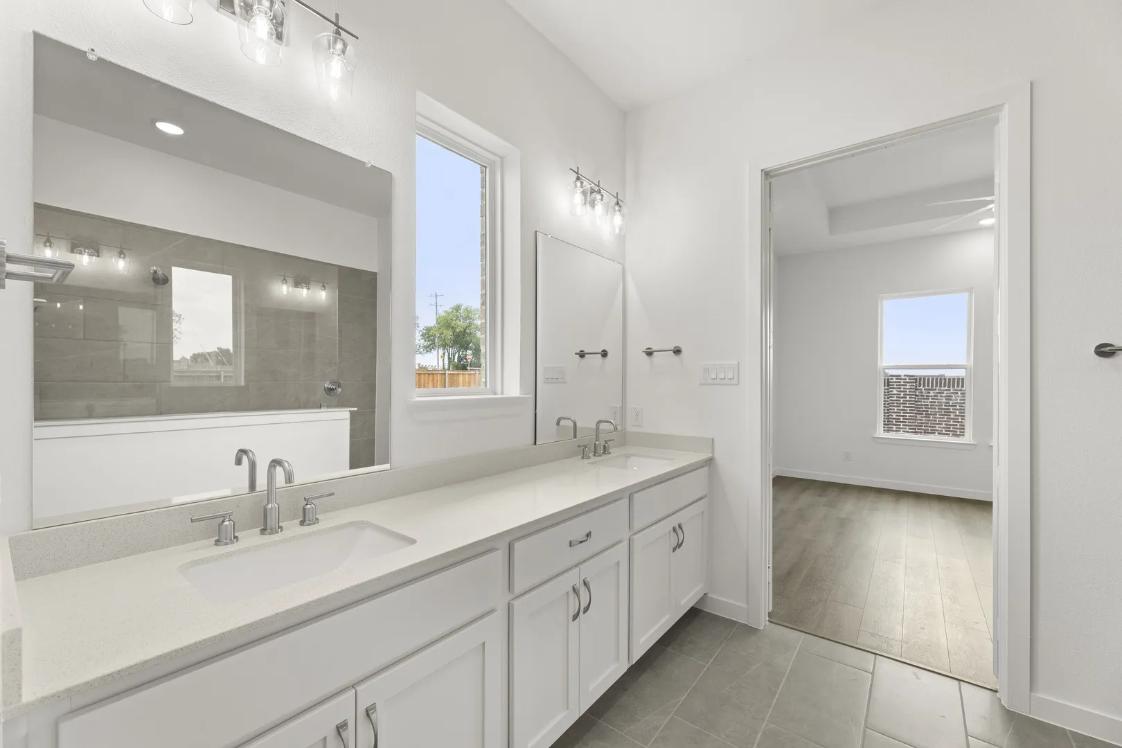 16. 6805 Cater - Bath (3)