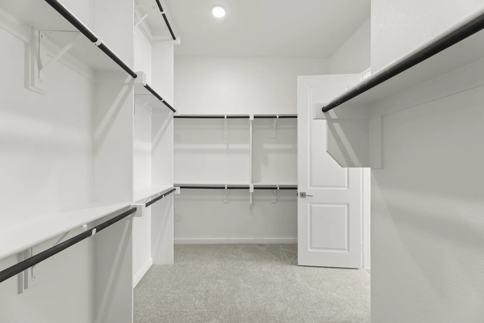 17. 6805 Cater - Closet
