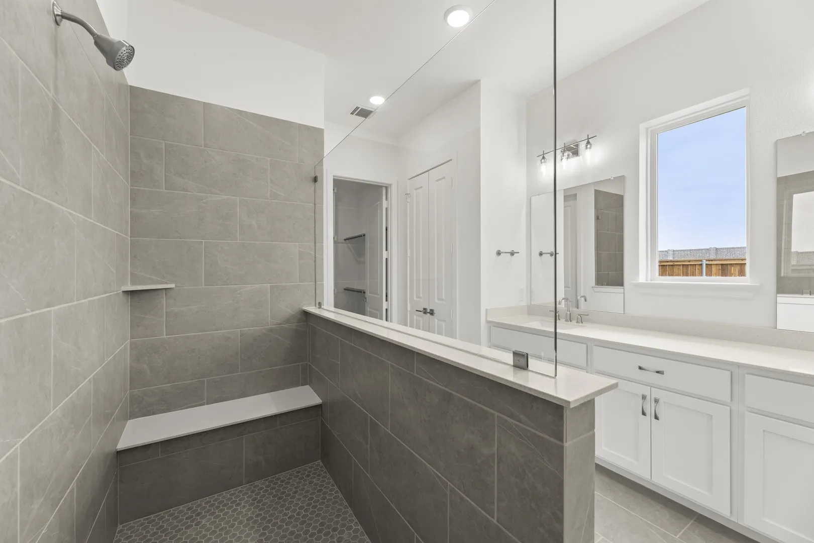 15. 6805 Cater - Bath (2)