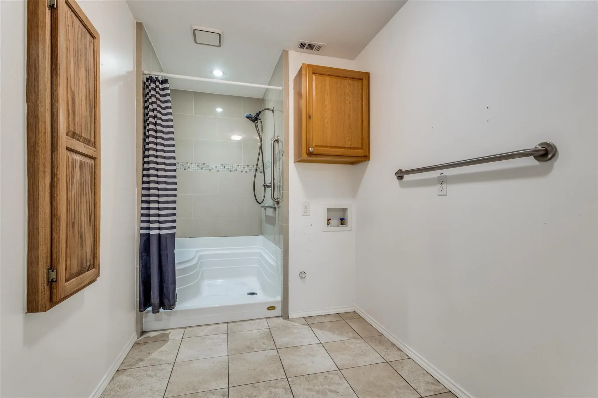 Single Family Residence For Sale in Denton County , 2104 Bershire Drive, Flower Mound, Texas 75028, 3 Bedroom, 3 Bathroom, 2 Garage spaces, 2,224 Sqft, built in 1986, mls#21286293, Real Estate Agent in Flower Mound, Homes For Sale in Denton county, Homes For Sale in Flower Mound, Realtor in Flower Mound Texas, Real Estate Brokerage Independent Realty Texas, Luminita Cordes Realtor