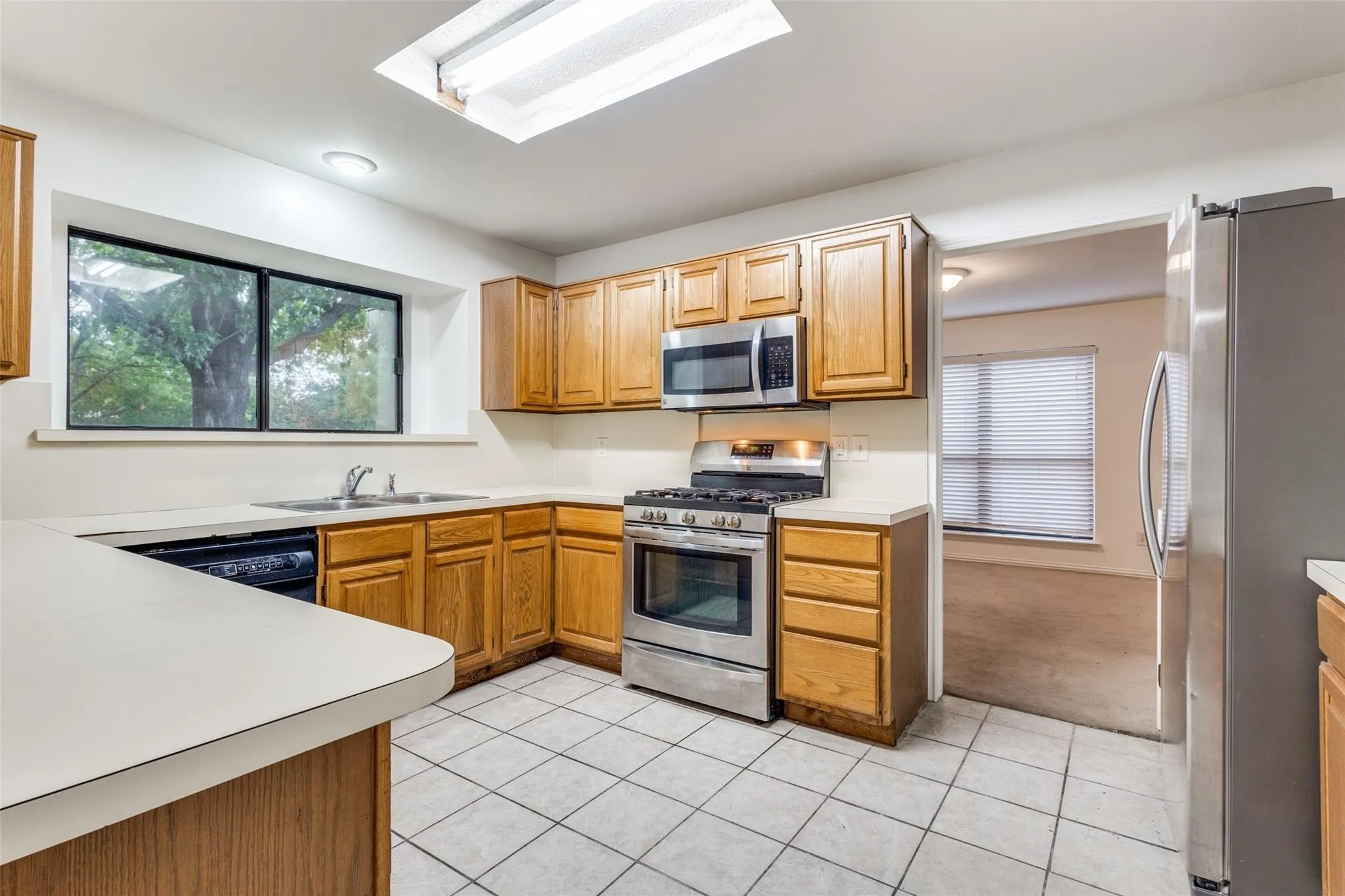 Single Family Residence For Sale in Denton County , 2104 Bershire Drive, Flower Mound, Texas 75028, 3 Bedroom, 3 Bathroom, 2 Garage spaces, 2,224 Sqft, built in 1986, mls#21286293, Real Estate Agent in Flower Mound, Homes For Sale in Denton county, Homes For Sale in Flower Mound, Realtor in Flower Mound Texas, Real Estate Brokerage Independent Realty Texas, Luminita Cordes Realtor