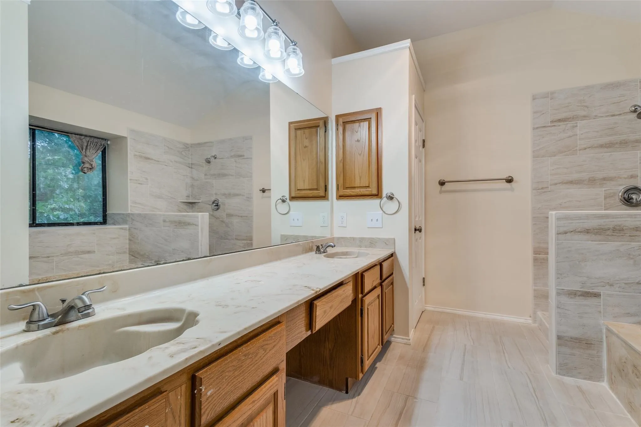 Single Family Residence For Sale in Denton County , 2104 Bershire Drive, Flower Mound, Texas 75028, 3 Bedroom, 3 Bathroom, 2 Garage spaces, 2,224 Sqft, built in 1986, mls#21286293, Real Estate Agent in Flower Mound, Homes For Sale in Denton county, Homes For Sale in Flower Mound, Realtor in Flower Mound Texas, Real Estate Brokerage Independent Realty Texas, Luminita Cordes Realtor