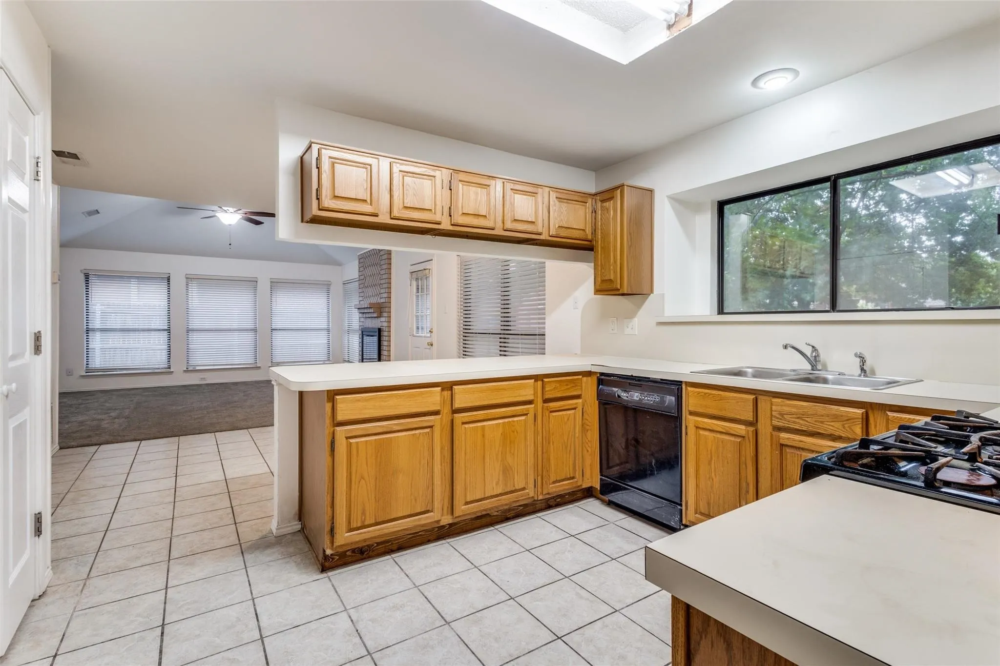 Single Family Residence For Sale in Denton County , 2104 Bershire Drive, Flower Mound, Texas 75028, 3 Bedroom, 3 Bathroom, 2 Garage spaces, 2,224 Sqft, built in 1986, mls#21286293, Real Estate Agent in Flower Mound, Homes For Sale in Denton county, Homes For Sale in Flower Mound, Realtor in Flower Mound Texas, Real Estate Brokerage Independent Realty Texas, Luminita Cordes Realtor