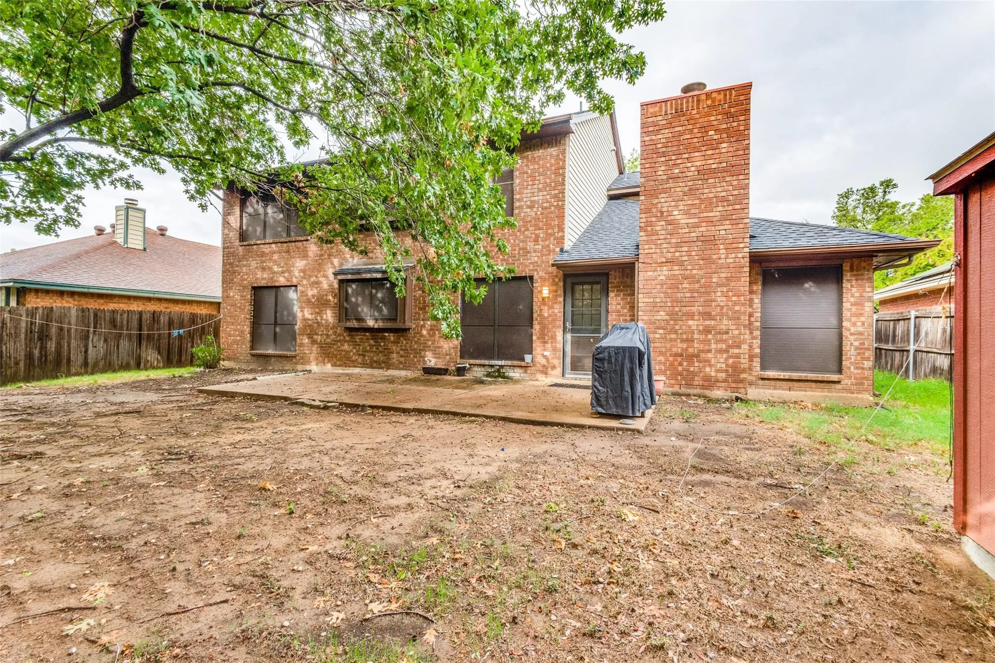 Single Family Residence For Sale in Denton County , 2104 Bershire Drive, Flower Mound, Texas 75028, 3 Bedroom, 3 Bathroom, 2 Garage spaces, 2,224 Sqft, built in 1986, mls#21286293, Real Estate Agent in Flower Mound, Homes For Sale in Denton county, Homes For Sale in Flower Mound, Realtor in Flower Mound Texas, Real Estate Brokerage Independent Realty Texas, Luminita Cordes Realtor