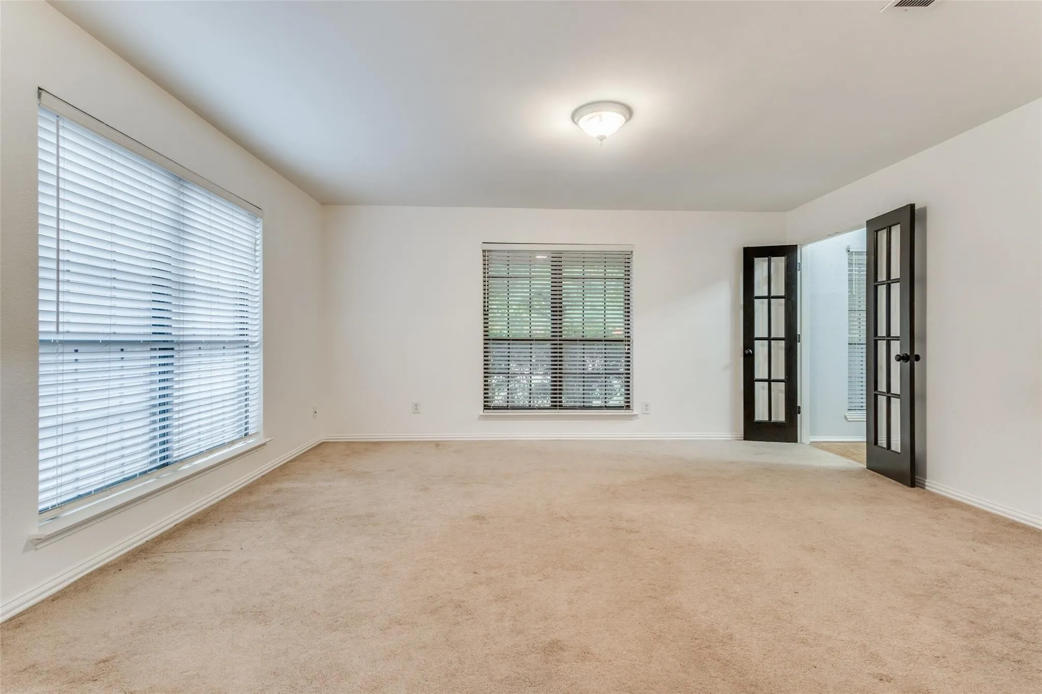 Single Family Residence For Sale in Denton County , 2104 Bershire Drive, Flower Mound, Texas 75028, 3 Bedroom, 3 Bathroom, 2 Garage spaces, 2,224 Sqft, built in 1986, mls#21286293, Real Estate Agent in Flower Mound, Homes For Sale in Denton county, Homes For Sale in Flower Mound, Realtor in Flower Mound Texas, Real Estate Brokerage Independent Realty Texas, Luminita Cordes Realtor
