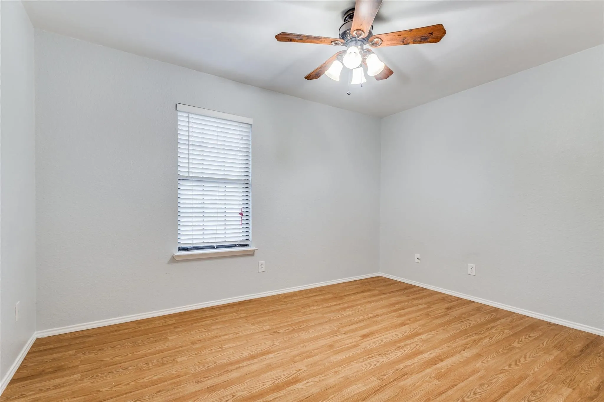 Single Family Residence For Sale in Denton County , 2104 Bershire Drive, Flower Mound, Texas 75028, 3 Bedroom, 3 Bathroom, 2 Garage spaces, 2,224 Sqft, built in 1986, mls#21286293, Real Estate Agent in Flower Mound, Homes For Sale in Denton county, Homes For Sale in Flower Mound, Realtor in Flower Mound Texas, Real Estate Brokerage Independent Realty Texas, Luminita Cordes Realtor