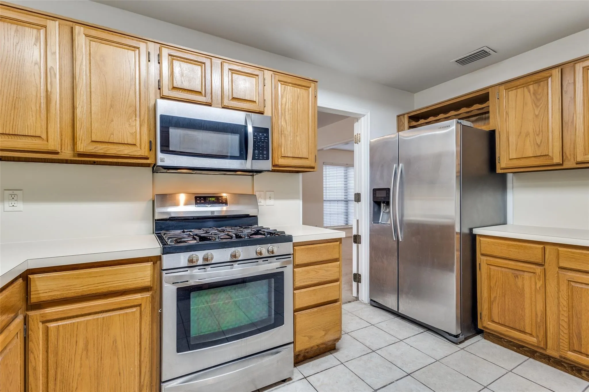 Single Family Residence For Sale in Denton County , 2104 Bershire Drive, Flower Mound, Texas 75028, 3 Bedroom, 3 Bathroom, 2 Garage spaces, 2,224 Sqft, built in 1986, mls#21286293, Real Estate Agent in Flower Mound, Homes For Sale in Denton county, Homes For Sale in Flower Mound, Realtor in Flower Mound Texas, Real Estate Brokerage Independent Realty Texas, Luminita Cordes Realtor