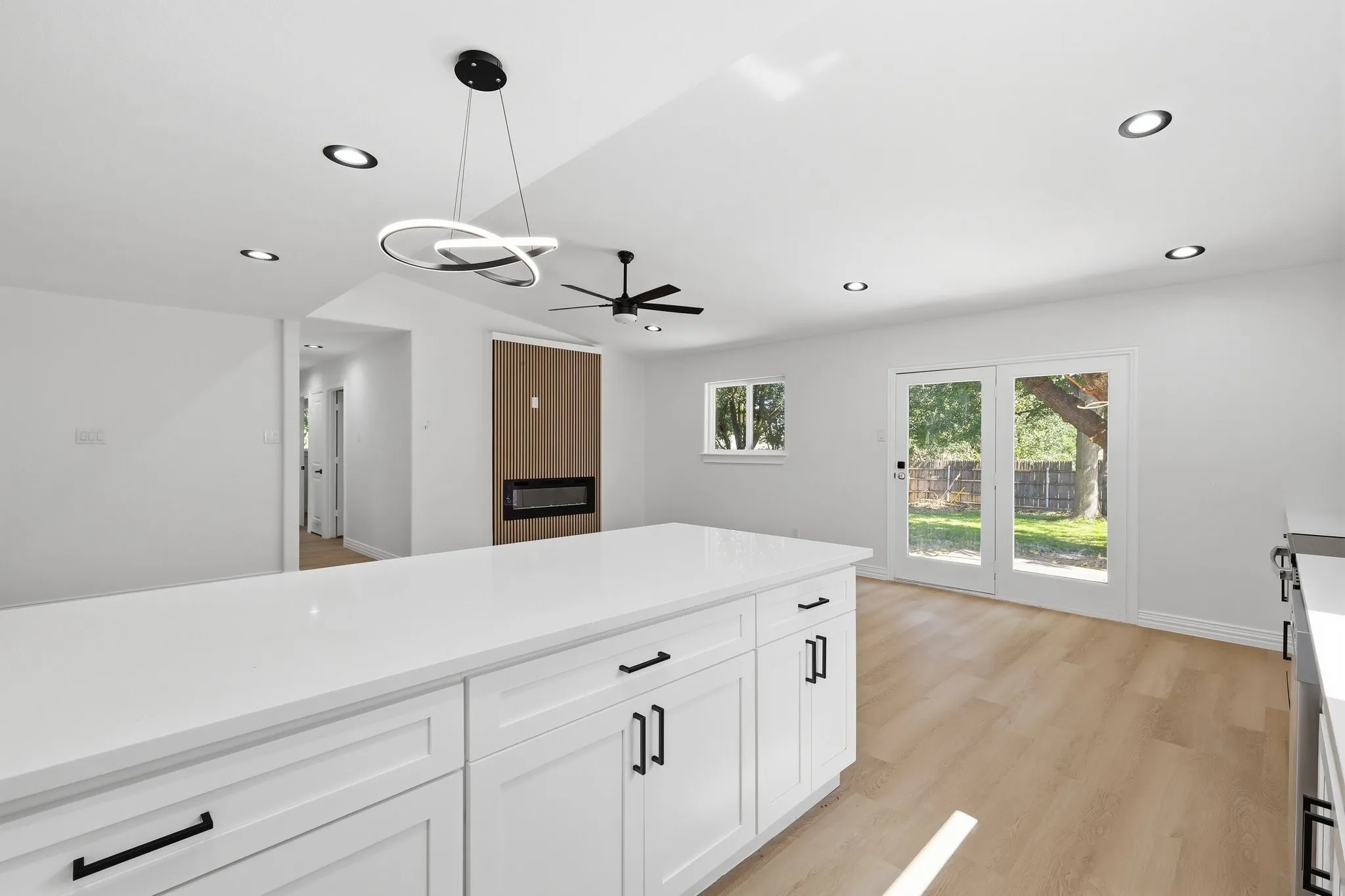 Single Family Residence For Sale in Dallas County , 2506 Timberlake Drive, Irving, Texas 75062, 4 Bedroom, 2 Bathroom, 1 Garage spaces, 1,559 Sqft, built in 1965, mls#21286308, Real Estate Agent in Irving, Homes For Sale in Dallas county, Homes For Sale in Irving, Realtor in Irving Texas, Real Estate Brokerage Independent Realty Texas, Luminita Cordes Realtor