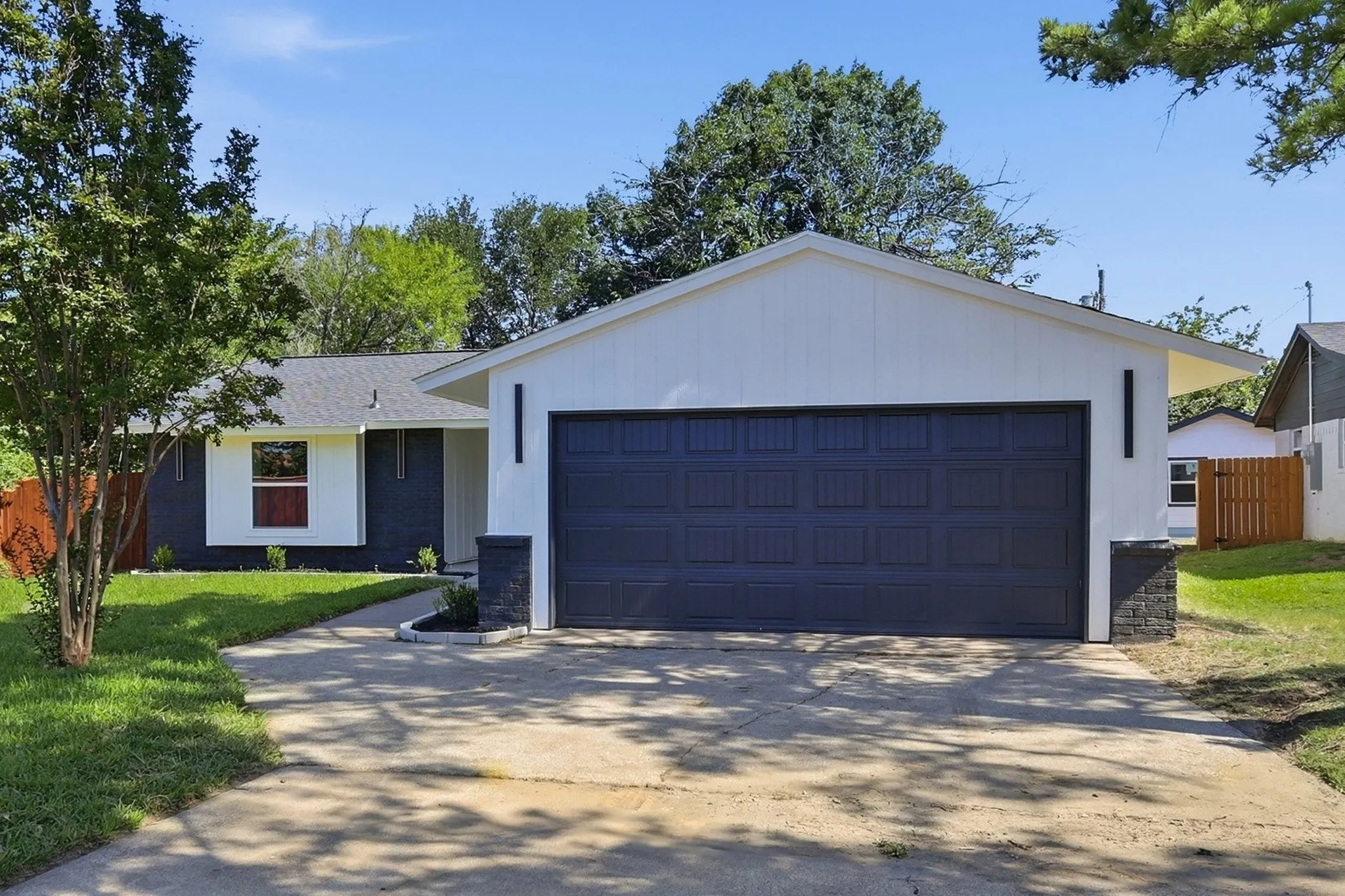 Single Family Residence For Sale in Dallas County , 2506 Timberlake Drive, Irving, Texas 75062, 4 Bedroom, 2 Bathroom, 1 Garage spaces, 1,559 Sqft, built in 1965, mls#21286308, Real Estate Agent in Irving, Homes For Sale in Dallas county, Homes For Sale in Irving, Realtor in Irving Texas, Real Estate Brokerage Independent Realty Texas, Luminita Cordes Realtor