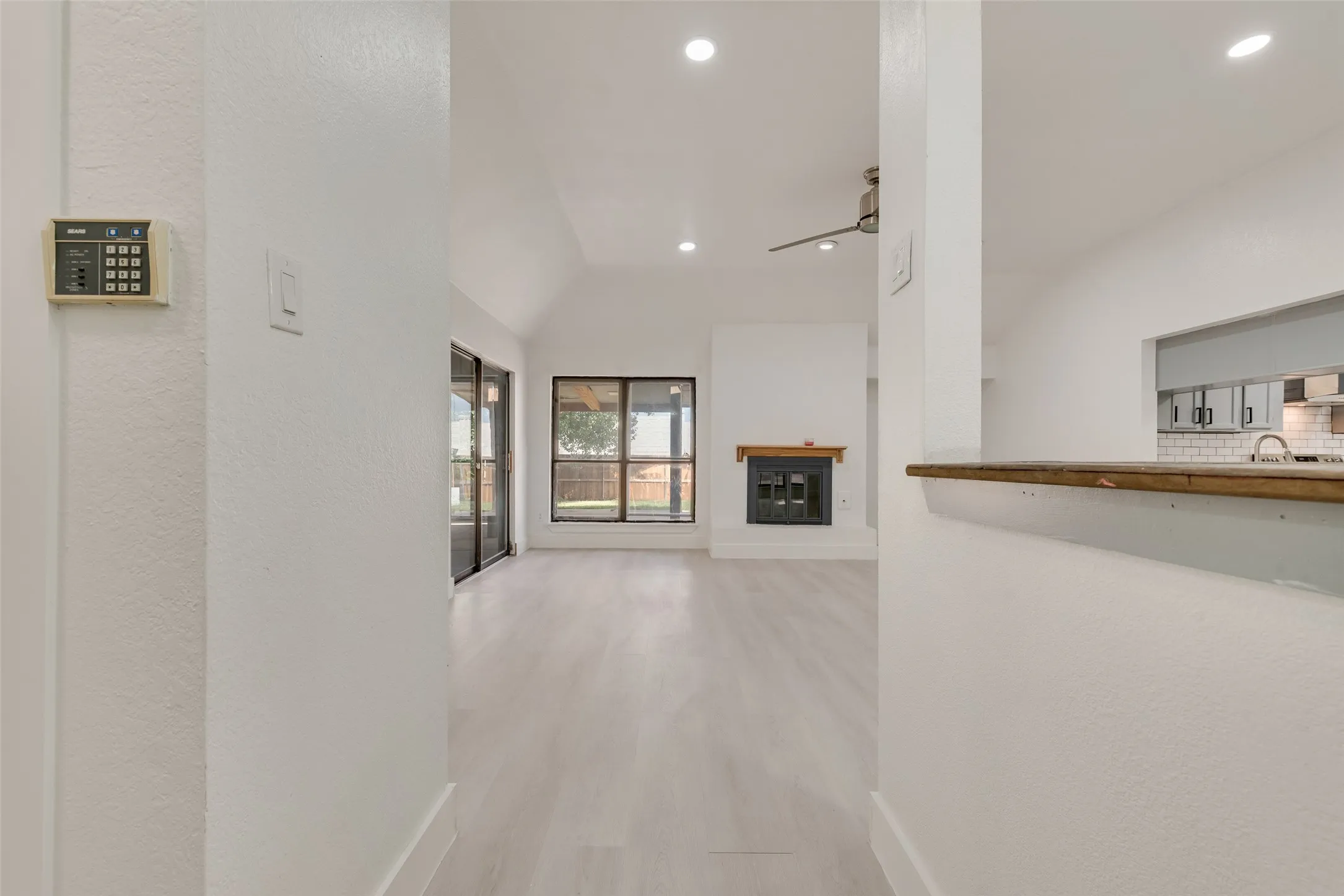 Single Family Residence For Sale in Dallas County , 4206 Ocean Reef, Mesquite, Texas 75150, 3 Bedrooms, 2 Bathrooms, 2 Garage spaces, 1,497 Sqft, built in 1983, Price $265,000, mls#21286198, Real Estate Agent in Mesquite, Homes For Sale in Dallas county, Homes For Sale in Mesquite, Realtor in Mesquite Texas, Real Estate Brokerage Independent Realty Texas, Luminita Cordes Realtor