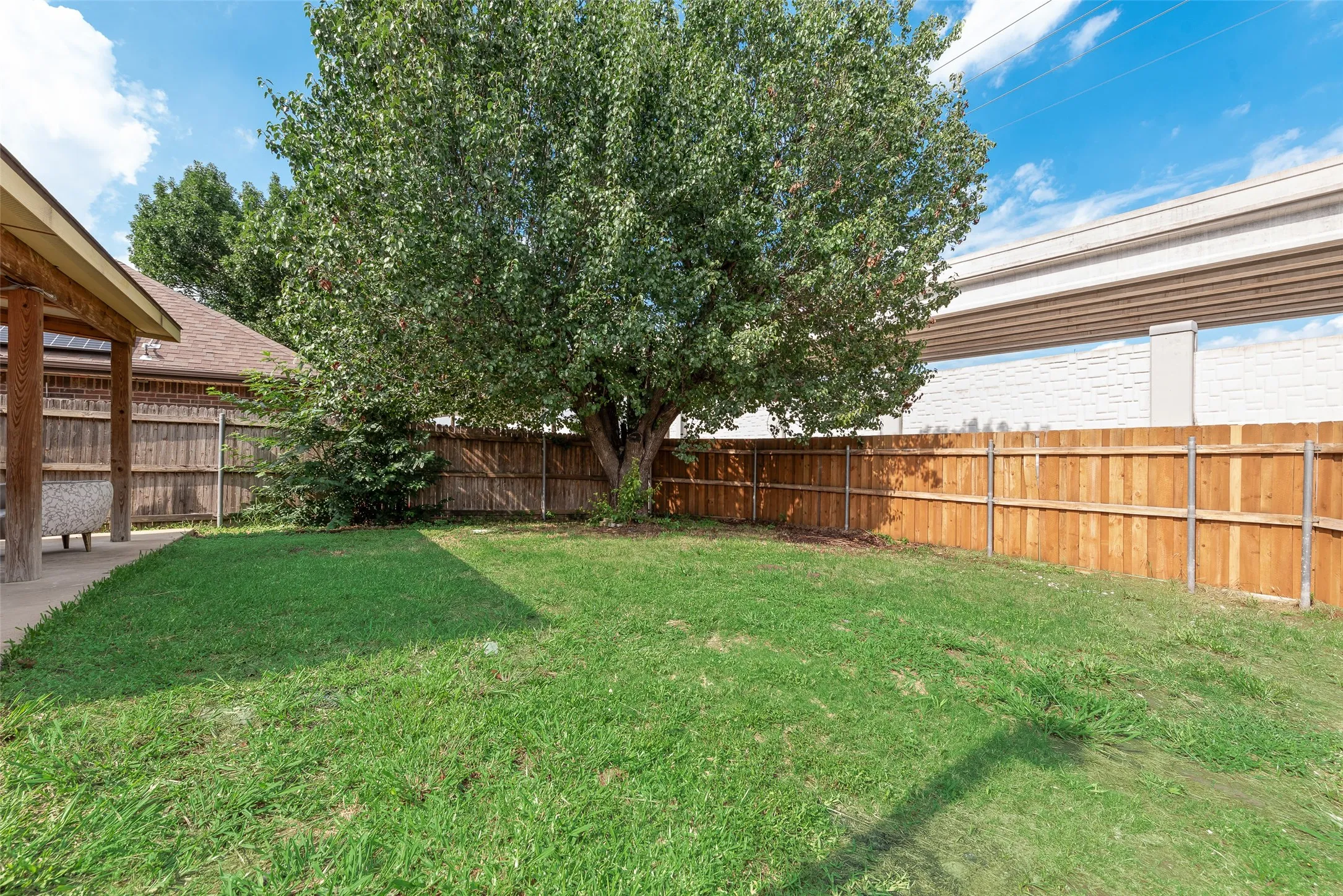Single Family Residence For Sale in Dallas County , 4206 Ocean Reef, Mesquite, Texas 75150, 3 Bedrooms, 2 Bathrooms, 2 Garage spaces, 1,497 Sqft, built in 1983, Price $265,000, mls#21286198, Real Estate Agent in Mesquite, Homes For Sale in Dallas county, Homes For Sale in Mesquite, Realtor in Mesquite Texas, Real Estate Brokerage Independent Realty Texas, Luminita Cordes Realtor