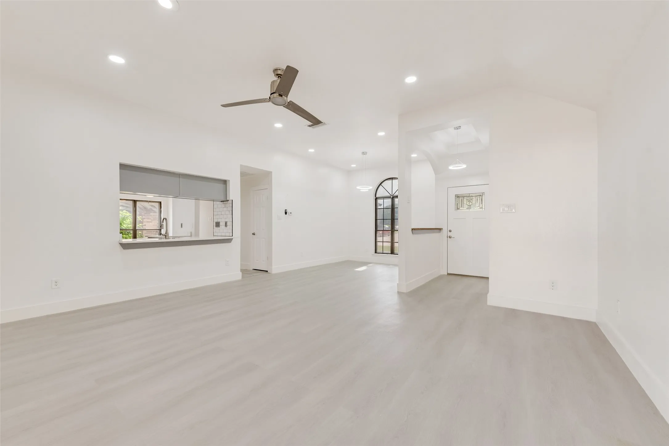 Single Family Residence For Sale in Dallas County , 4206 Ocean Reef, Mesquite, Texas 75150, 3 Bedrooms, 2 Bathrooms, 2 Garage spaces, 1,497 Sqft, built in 1983, Price $265,000, mls#21286198, Real Estate Agent in Mesquite, Homes For Sale in Dallas county, Homes For Sale in Mesquite, Realtor in Mesquite Texas, Real Estate Brokerage Independent Realty Texas, Luminita Cordes Realtor