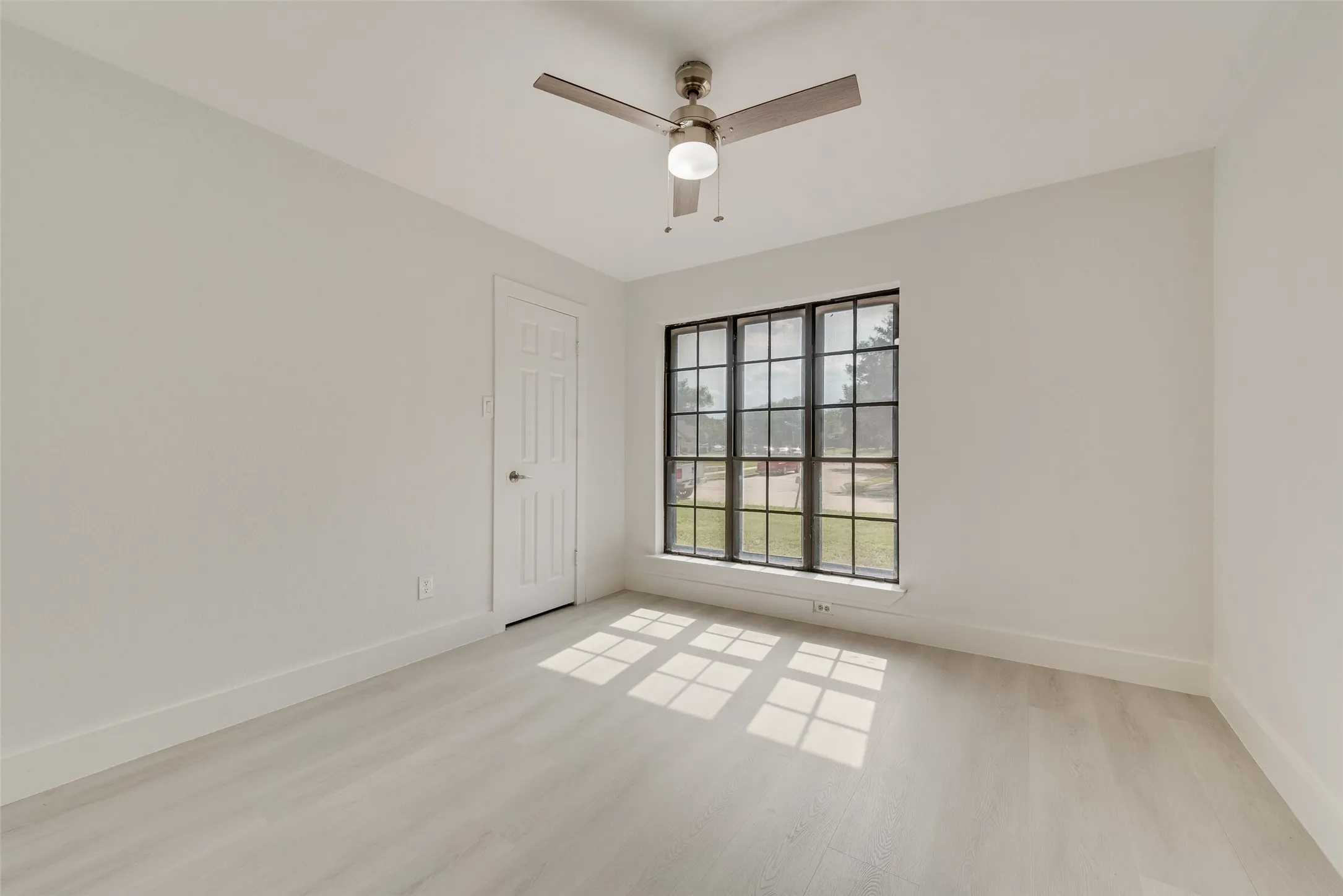 Single Family Residence For Sale in Dallas County , 4206 Ocean Reef, Mesquite, Texas 75150, 3 Bedrooms, 2 Bathrooms, 2 Garage spaces, 1,497 Sqft, built in 1983, Price $265,000, mls#21286198, Real Estate Agent in Mesquite, Homes For Sale in Dallas county, Homes For Sale in Mesquite, Realtor in Mesquite Texas, Real Estate Brokerage Independent Realty Texas, Luminita Cordes Realtor