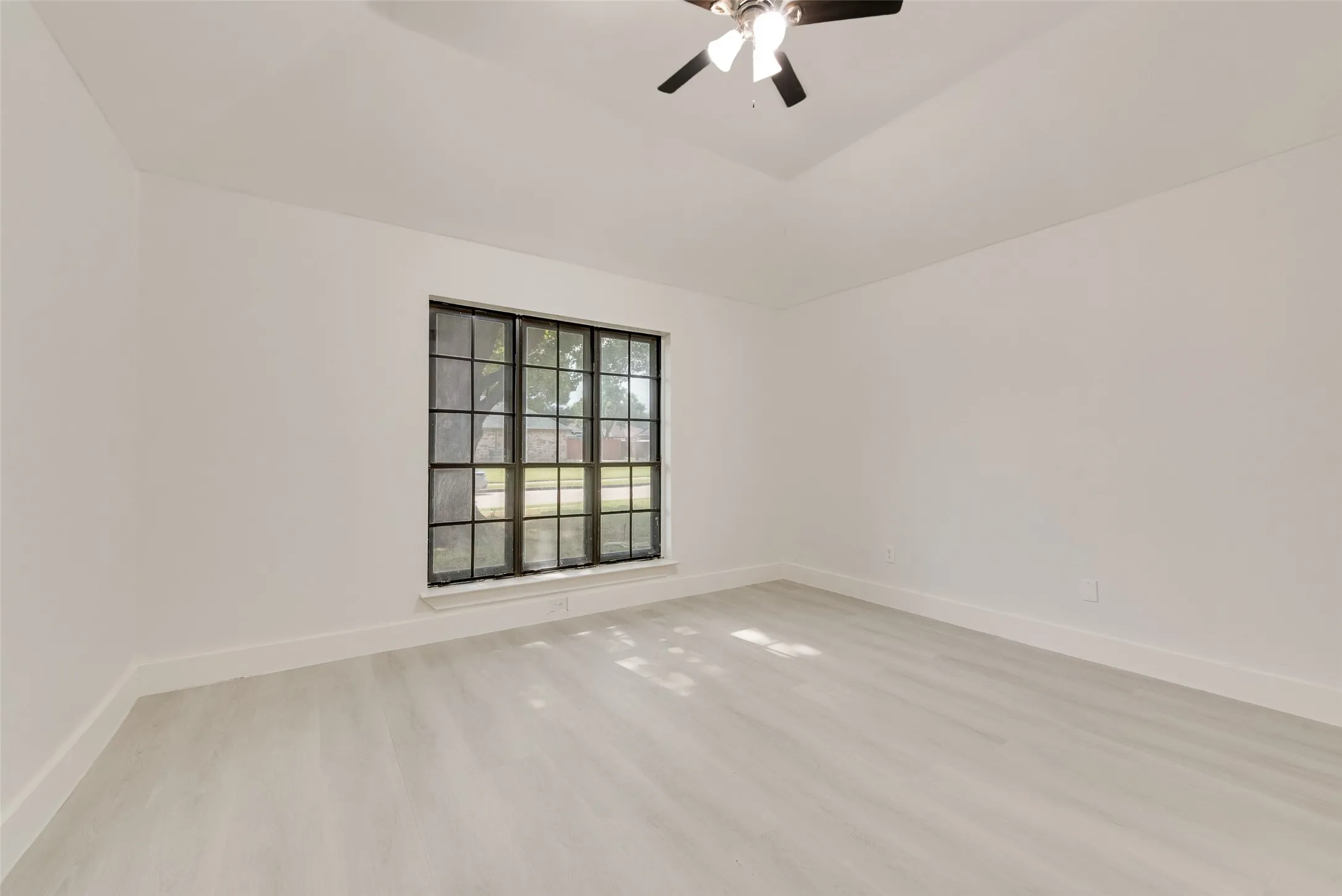 Single Family Residence For Sale in Dallas County , 4206 Ocean Reef, Mesquite, Texas 75150, 3 Bedrooms, 2 Bathrooms, 2 Garage spaces, 1,497 Sqft, built in 1983, Price $265,000, mls#21286198, Real Estate Agent in Mesquite, Homes For Sale in Dallas county, Homes For Sale in Mesquite, Realtor in Mesquite Texas, Real Estate Brokerage Independent Realty Texas, Luminita Cordes Realtor