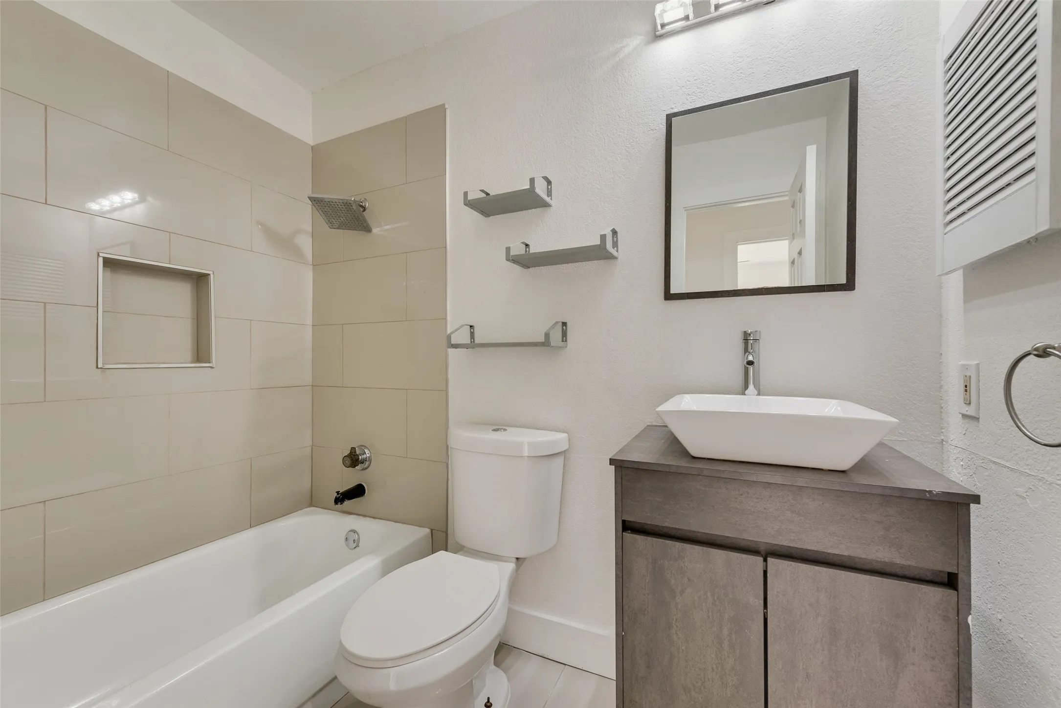 Single Family Residence For Sale in Dallas County , 4206 Ocean Reef, Mesquite, Texas 75150, 3 Bedrooms, 2 Bathrooms, 2 Garage spaces, 1,497 Sqft, built in 1983, Price $265,000, mls#21286198, Real Estate Agent in Mesquite, Homes For Sale in Dallas county, Homes For Sale in Mesquite, Realtor in Mesquite Texas, Real Estate Brokerage Independent Realty Texas, Luminita Cordes Realtor