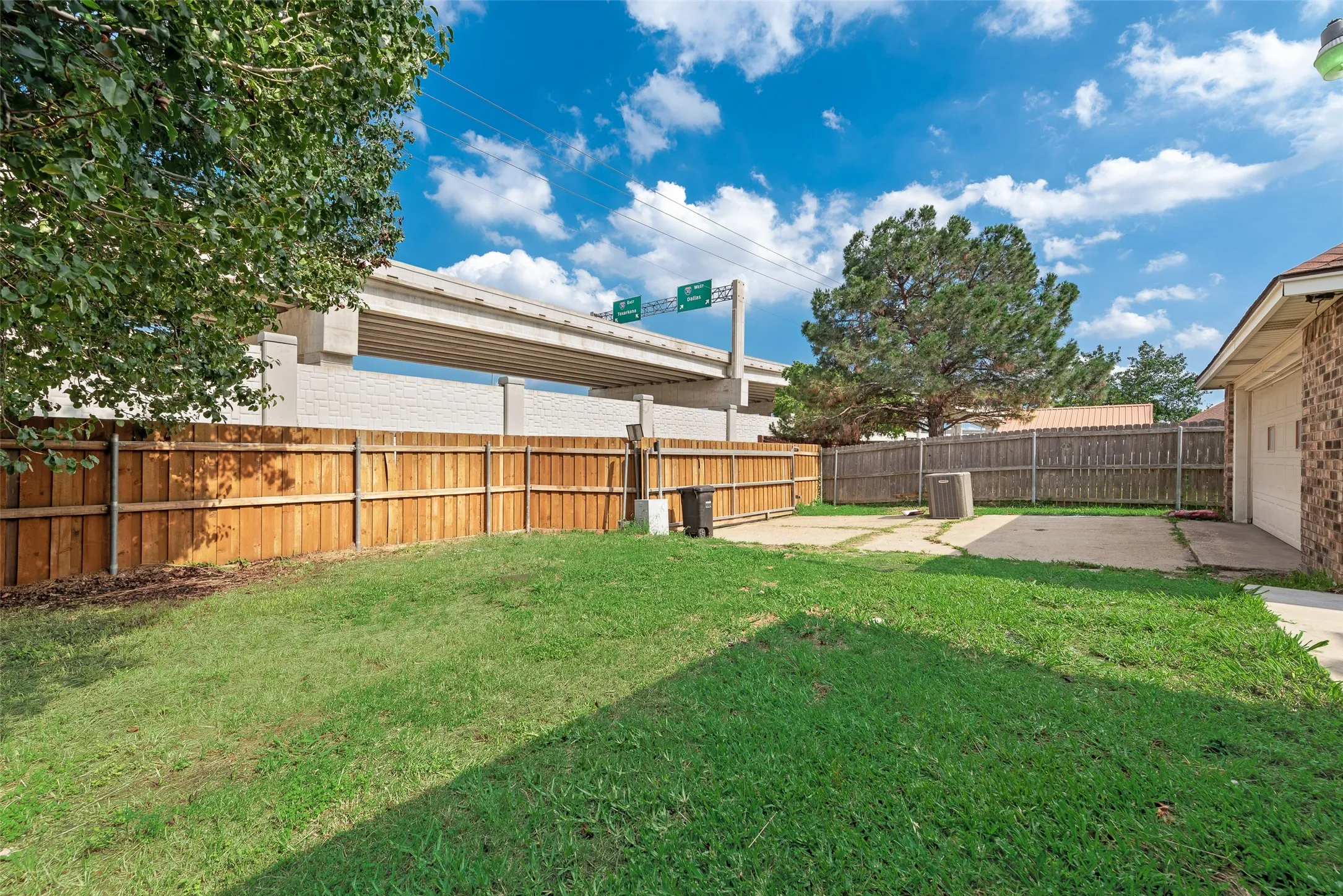 Single Family Residence For Sale in Dallas County , 4206 Ocean Reef, Mesquite, Texas 75150, 3 Bedrooms, 2 Bathrooms, 2 Garage spaces, 1,497 Sqft, built in 1983, Price $265,000, mls#21286198, Real Estate Agent in Mesquite, Homes For Sale in Dallas county, Homes For Sale in Mesquite, Realtor in Mesquite Texas, Real Estate Brokerage Independent Realty Texas, Luminita Cordes Realtor
