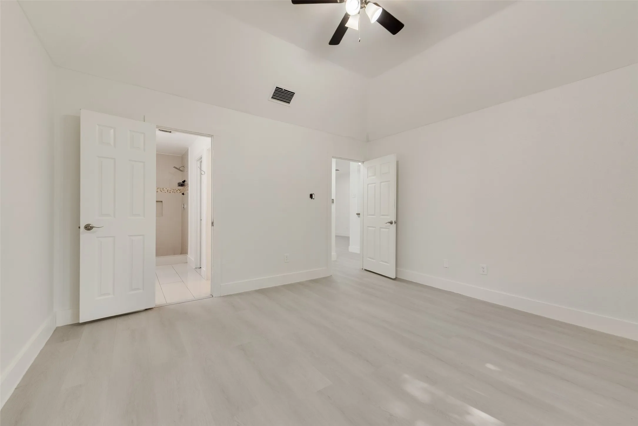 Single Family Residence For Sale in Dallas County , 4206 Ocean Reef, Mesquite, Texas 75150, 3 Bedrooms, 2 Bathrooms, 2 Garage spaces, 1,497 Sqft, built in 1983, Price $265,000, mls#21286198, Real Estate Agent in Mesquite, Homes For Sale in Dallas county, Homes For Sale in Mesquite, Realtor in Mesquite Texas, Real Estate Brokerage Independent Realty Texas, Luminita Cordes Realtor