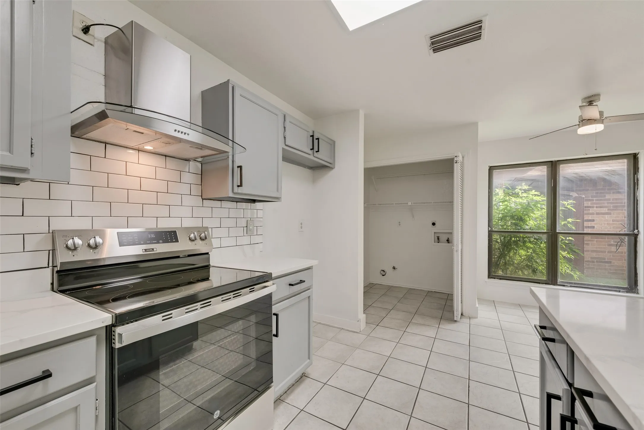 Single Family Residence For Sale in Dallas County , 4206 Ocean Reef, Mesquite, Texas 75150, 3 Bedrooms, 2 Bathrooms, 2 Garage spaces, 1,497 Sqft, built in 1983, Price $265,000, mls#21286198, Real Estate Agent in Mesquite, Homes For Sale in Dallas county, Homes For Sale in Mesquite, Realtor in Mesquite Texas, Real Estate Brokerage Independent Realty Texas, Luminita Cordes Realtor