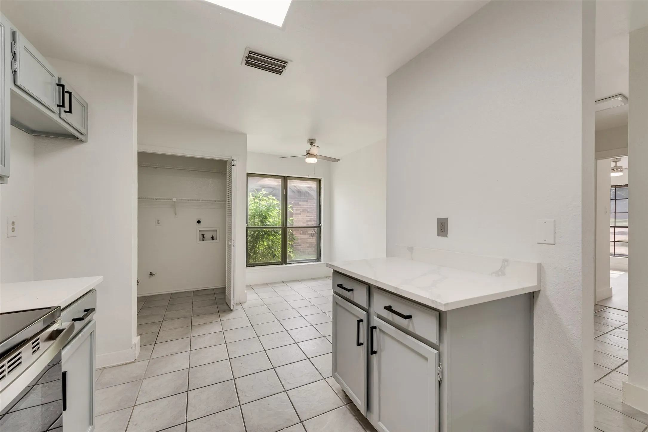 Single Family Residence For Sale in Dallas County , 4206 Ocean Reef, Mesquite, Texas 75150, 3 Bedrooms, 2 Bathrooms, 2 Garage spaces, 1,497 Sqft, built in 1983, Price $265,000, mls#21286198, Real Estate Agent in Mesquite, Homes For Sale in Dallas county, Homes For Sale in Mesquite, Realtor in Mesquite Texas, Real Estate Brokerage Independent Realty Texas, Luminita Cordes Realtor