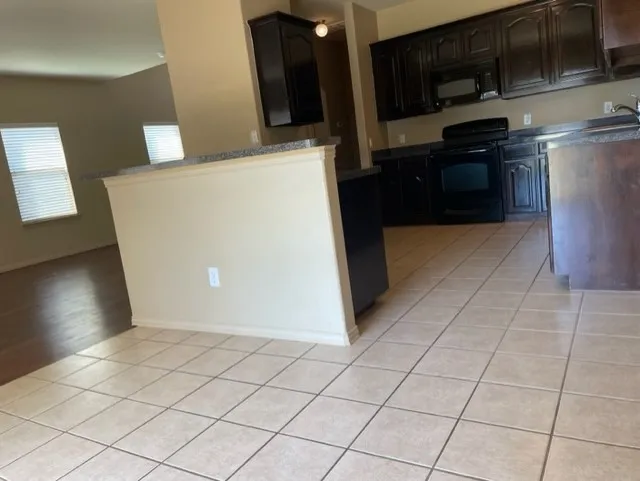 Single Family Residence For Rent in Tarrant County , 2613 Bretton Wood Drive, Fort Worth, Texas 76244, 3 Bedroom, 3 Bathroom, 2 Garage spaces, 1,825 Sqft, built in 2009, mls#21281441, Real Estate Agent in Fort Worth, Homes For Rent in Tarrant county, Homes For Rent in Fort Worth, Realtor in Fort Worth Texas, Real Estate Brokerage Independent Realty Texas, Luminita Cordes Realtor
