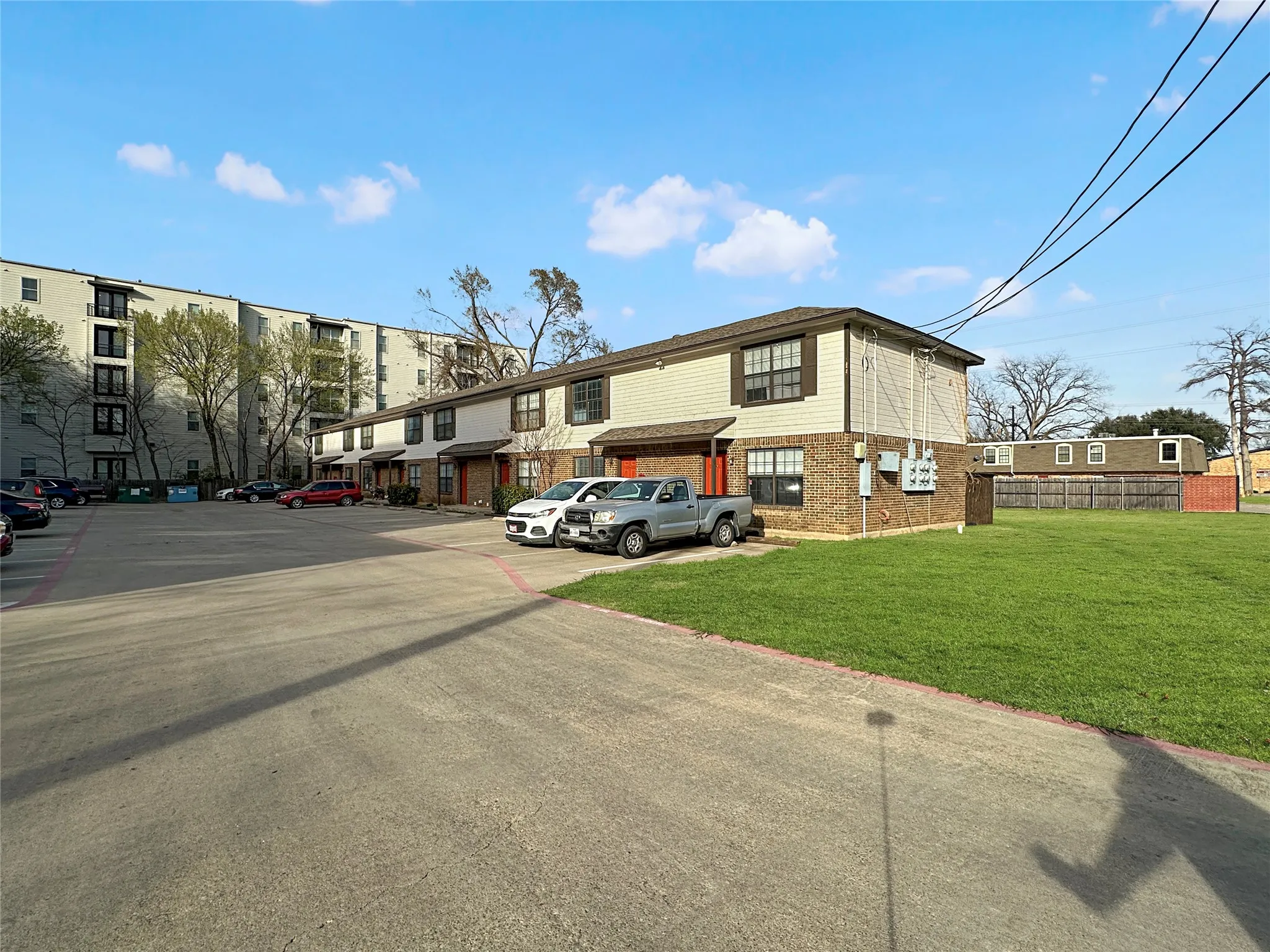 Condominium For Sale in Denton County , 922 Fannin Street 109, Denton, Texas 76201, 2 Bedroom, 2 Bathroom, Garage spaces, 1,000 Sqft, built in 1983, mls#21283942, Real Estate Agent in Denton, Homes For Sale in Denton county, Homes For Sale in Denton, Realtor in Denton Texas, Real Estate Brokerage Independent Realty Texas, Luminita Cordes Realtor