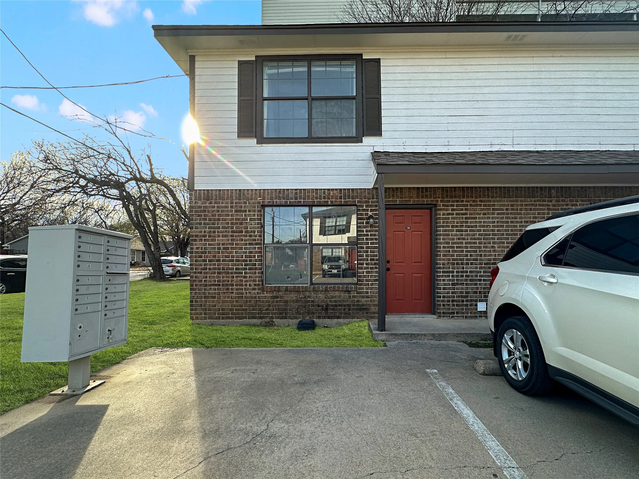 Condominium For Sale in Denton County , 922 Fannin Street 109, Denton, Texas 76201, 2 Bedroom, 2 Bathroom, Garage spaces, 1,000 Sqft, built in 1983, mls#21283942, Real Estate Agent in Denton, Homes For Sale in Denton county, Homes For Sale in Denton, Realtor in Denton Texas, Real Estate Brokerage Independent Realty Texas, Luminita Cordes Realtor