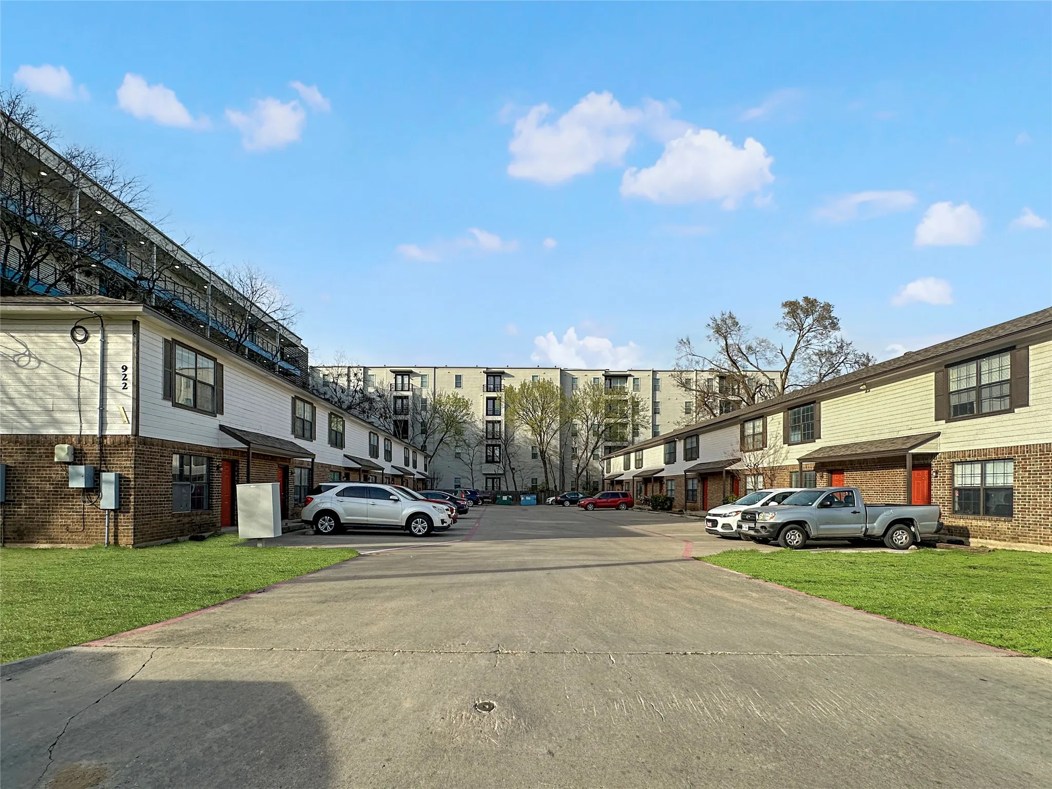 Condominium For Sale in Denton County , 922 Fannin Street 109, Denton, Texas 76201, 2 Bedroom, 2 Bathroom, Garage spaces, 1,000 Sqft, built in 1983, mls#21283942, Real Estate Agent in Denton, Homes For Sale in Denton county, Homes For Sale in Denton, Realtor in Denton Texas, Real Estate Brokerage Independent Realty Texas, Luminita Cordes Realtor
