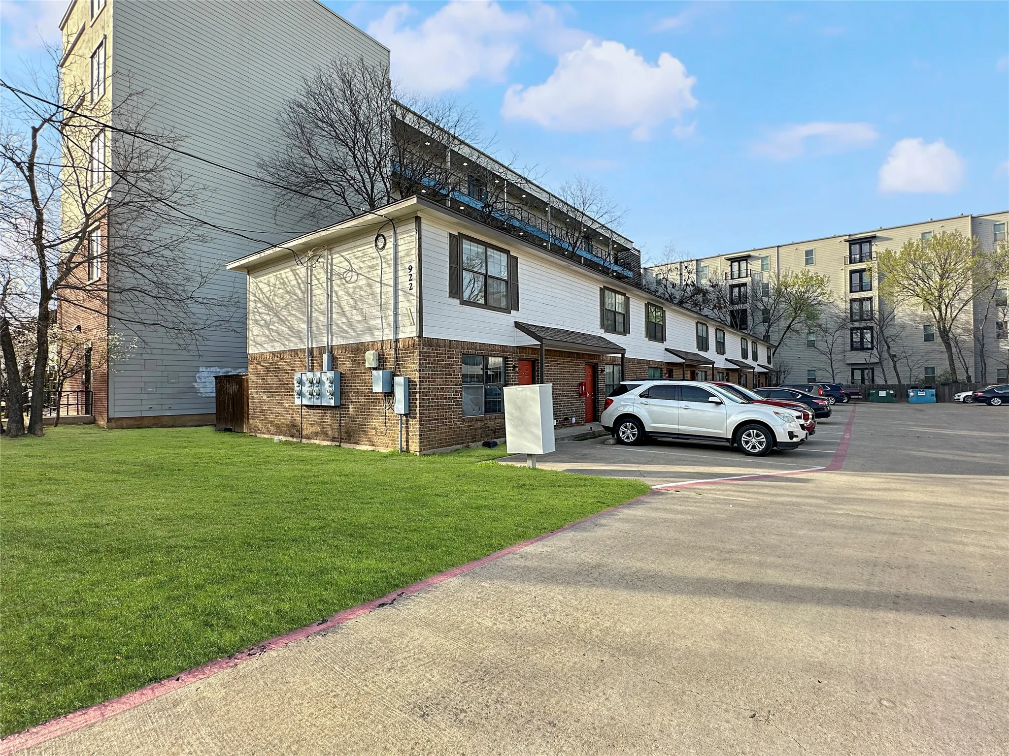 Condominium For Sale in Denton County , 922 Fannin Street 109, Denton, Texas 76201, 2 Bedroom, 2 Bathroom, Garage spaces, 1,000 Sqft, built in 1983, mls#21283942, Real Estate Agent in Denton, Homes For Sale in Denton county, Homes For Sale in Denton, Realtor in Denton Texas, Real Estate Brokerage Independent Realty Texas, Luminita Cordes Realtor