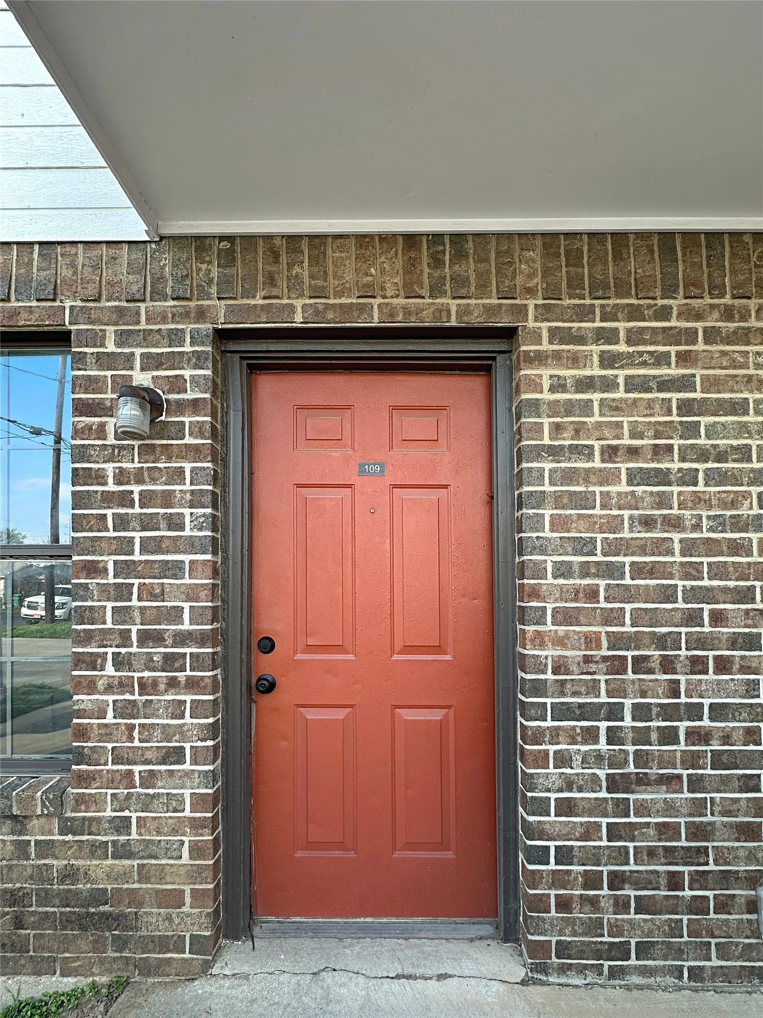 Condominium For Sale in Denton County , 922 Fannin Street 109, Denton, Texas 76201, 2 Bedroom, 2 Bathroom, Garage spaces, 1,000 Sqft, built in 1983, mls#21283942, Real Estate Agent in Denton, Homes For Sale in Denton county, Homes For Sale in Denton, Realtor in Denton Texas, Real Estate Brokerage Independent Realty Texas, Luminita Cordes Realtor