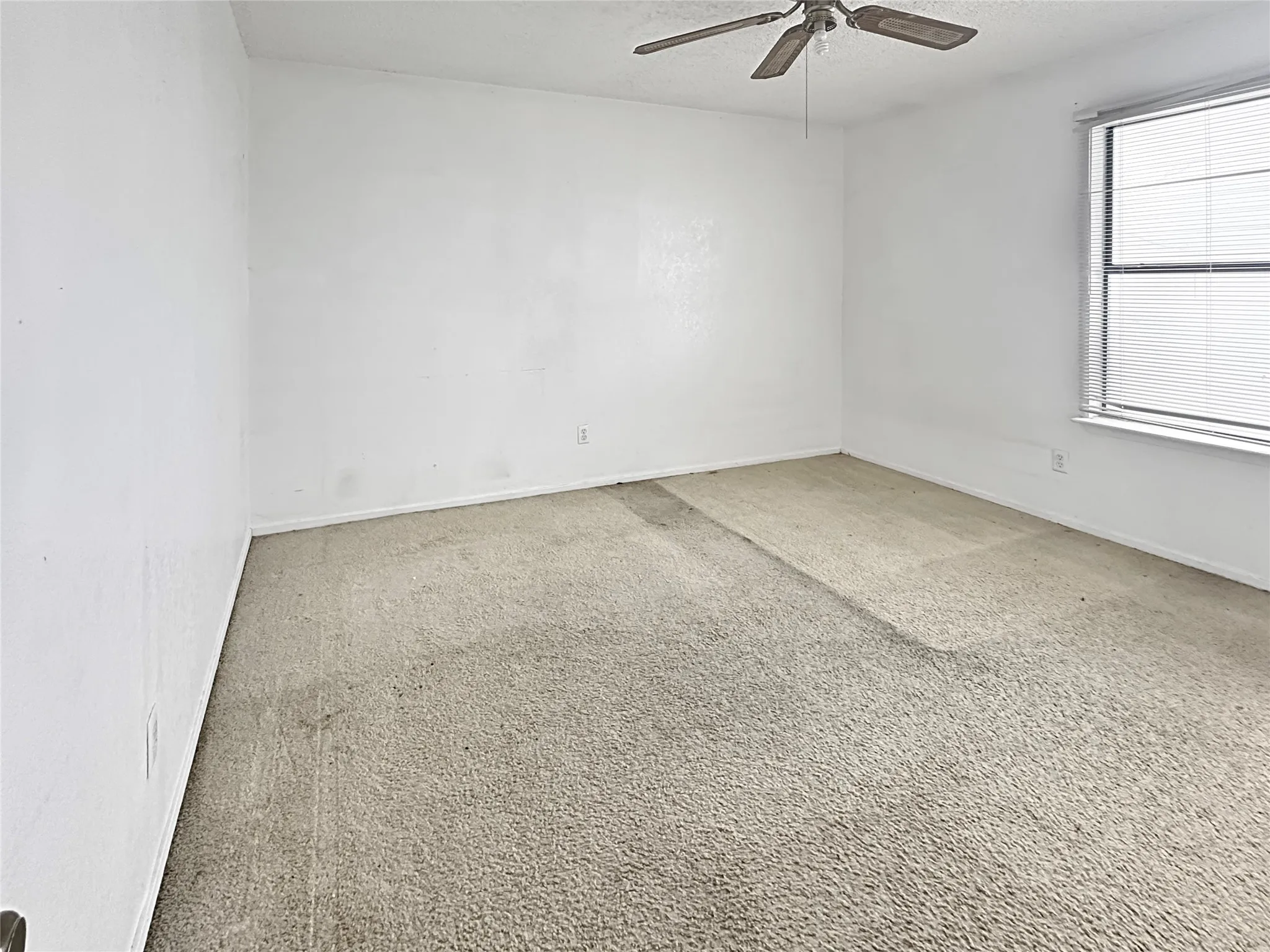 Condominium For Sale in Denton County , 922 Fannin Street 109, Denton, Texas 76201, 2 Bedroom, 2 Bathroom, Garage spaces, 1,000 Sqft, built in 1983, mls#21283942, Real Estate Agent in Denton, Homes For Sale in Denton county, Homes For Sale in Denton, Realtor in Denton Texas, Real Estate Brokerage Independent Realty Texas, Luminita Cordes Realtor
