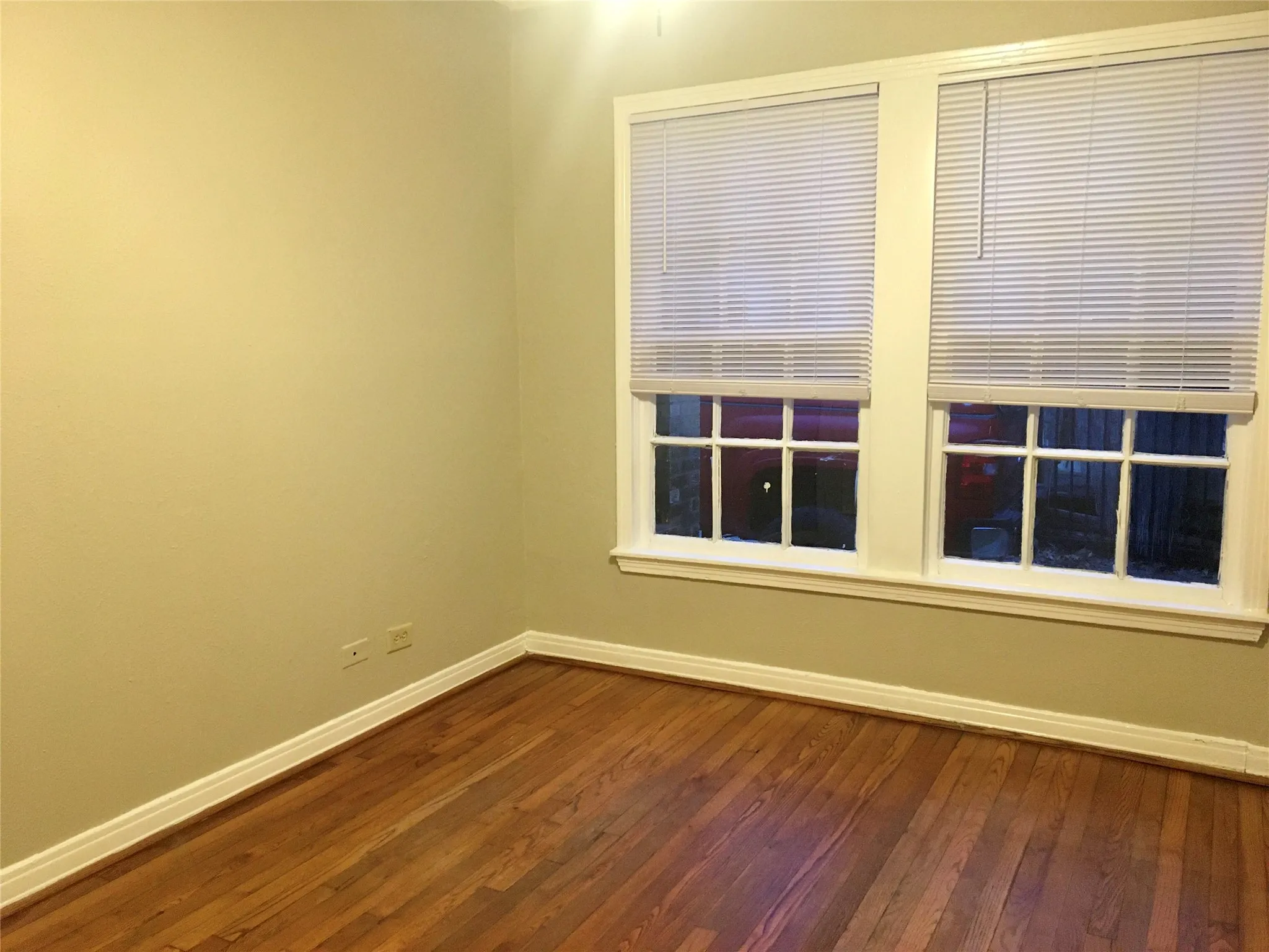 Duplex For Rent in Dallas County , 5104 N Hall Street, Dallas, Texas 75235, 2 Bedroom, 1 Bathroom, 1 Garage spaces, 1,010 Sqft, built in 1939, mls#21285971, Real Estate Agent in Dallas, Homes For Rent in Dallas county, Homes For Rent in Dallas, Realtor in Dallas Texas, Real Estate Brokerage Independent Realty Texas, Luminita Cordes Realtor