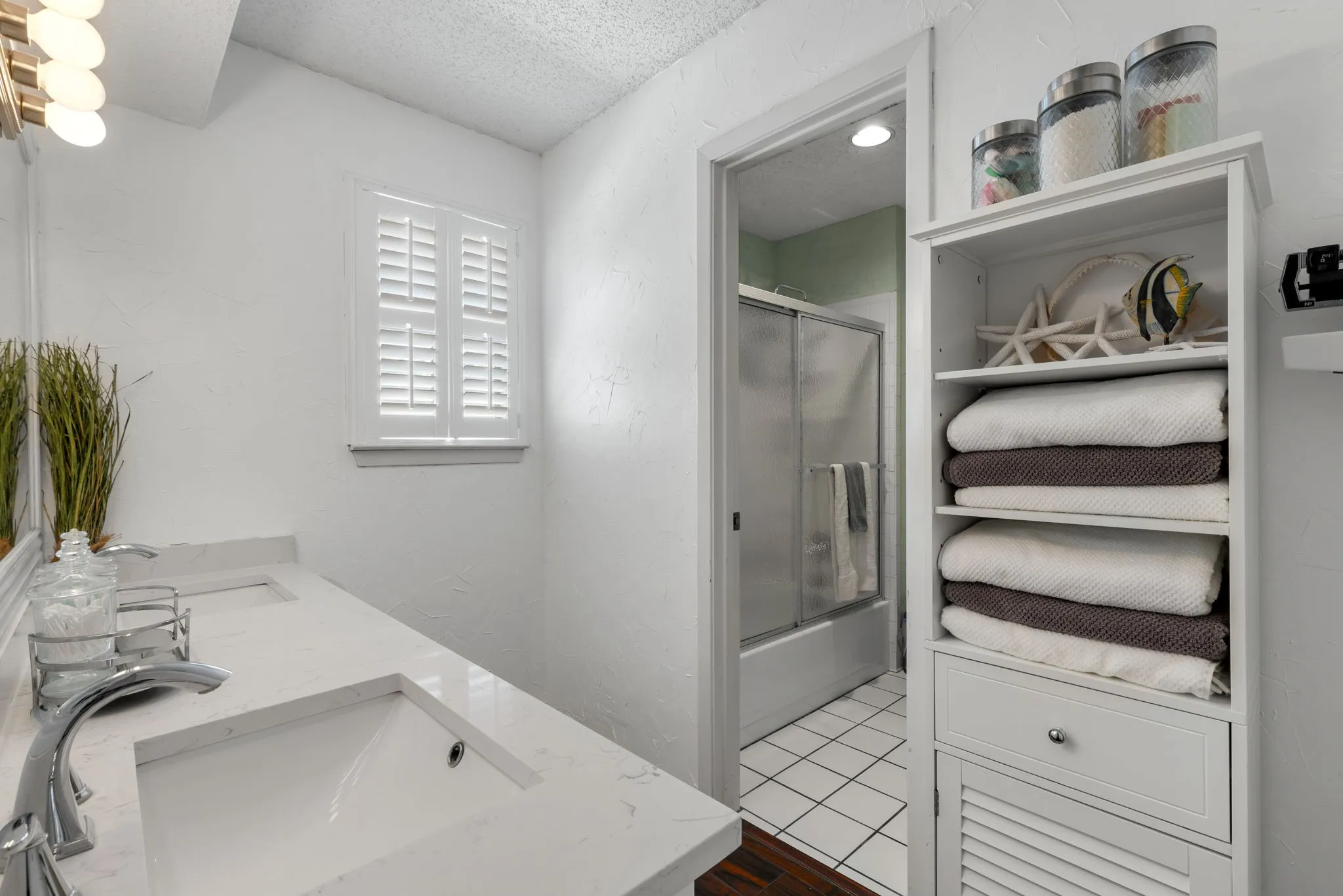 Single Family Residence For Sale in Dallas County , 1317 Elk Grove Drive, Richardson, Texas 75081, 4 Bedroom, 3 Bathroom, 2 Garage spaces, 2,872 Sqft, built in 1983, mls#21285922, Real Estate Agent in Richardson, Homes For Sale in Dallas county, Homes For Sale in Richardson, Realtor in Richardson Texas, Real Estate Brokerage Independent Realty Texas, Luminita Cordes Realtor