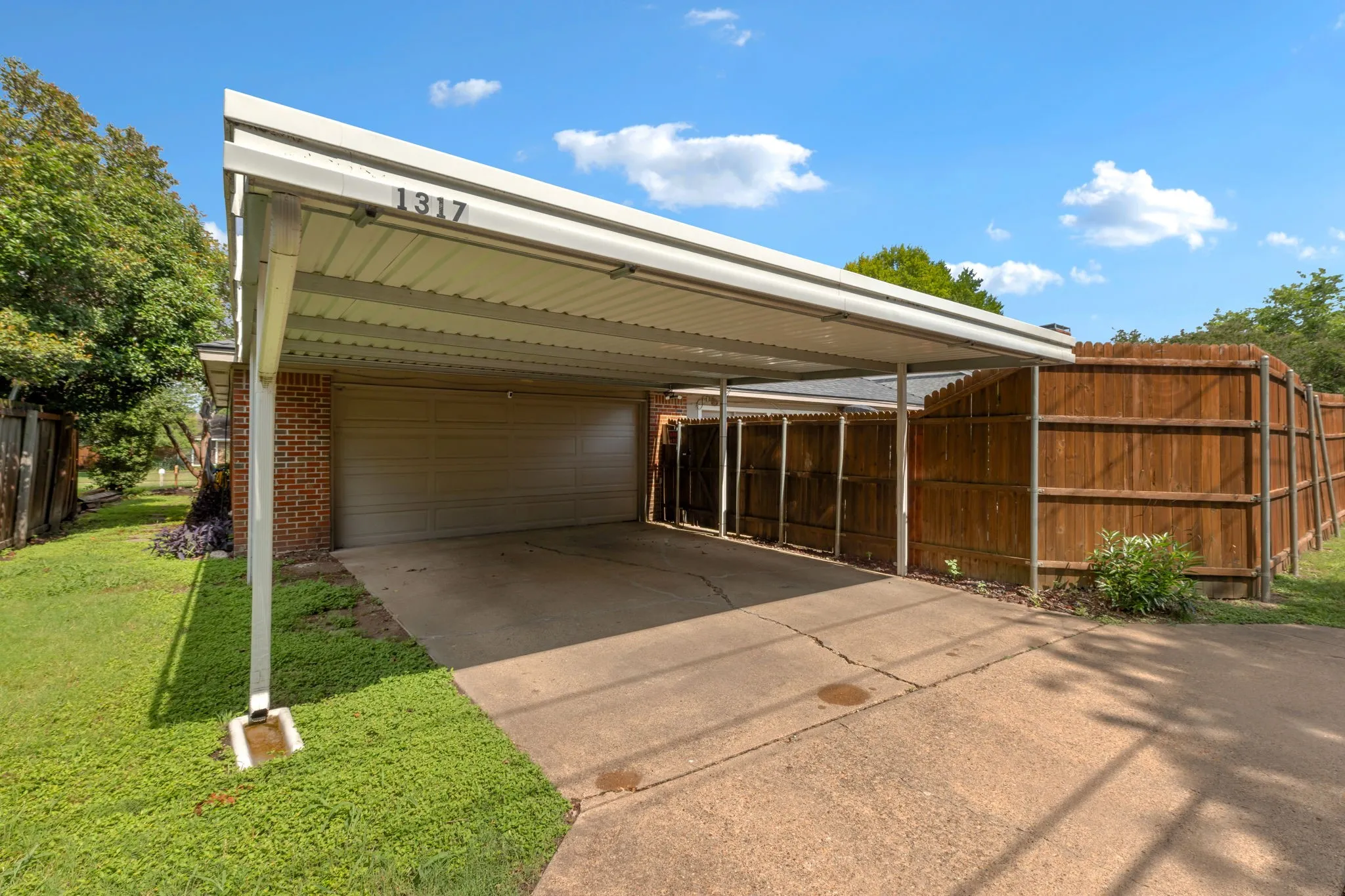 Single Family Residence For Sale in Dallas County , 1317 Elk Grove Drive, Richardson, Texas 75081, 4 Bedroom, 3 Bathroom, 2 Garage spaces, 2,872 Sqft, built in 1983, mls#21285922, Real Estate Agent in Richardson, Homes For Sale in Dallas county, Homes For Sale in Richardson, Realtor in Richardson Texas, Real Estate Brokerage Independent Realty Texas, Luminita Cordes Realtor