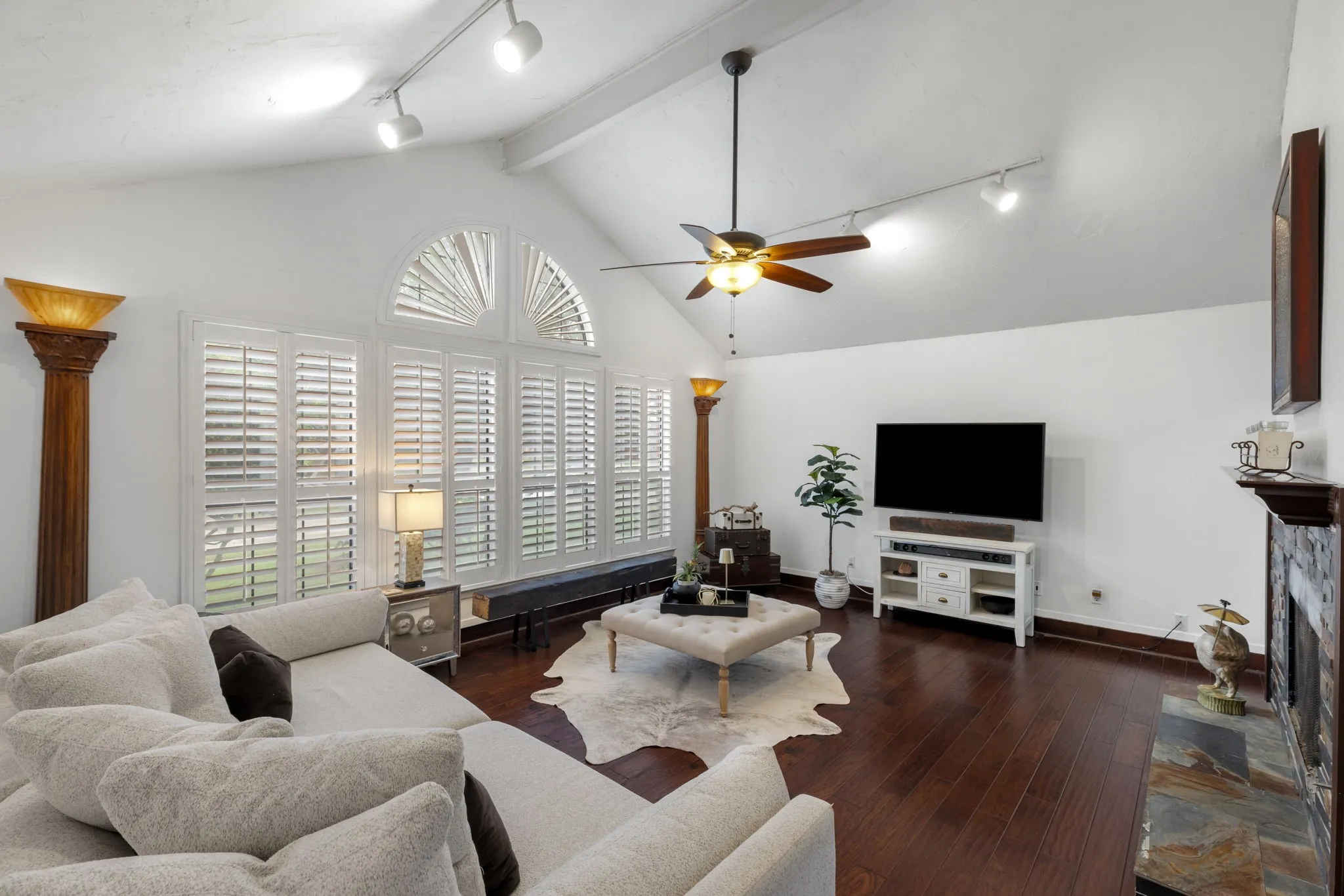 Single Family Residence For Sale in Dallas County , 1317 Elk Grove Drive, Richardson, Texas 75081, 4 Bedroom, 3 Bathroom, 2 Garage spaces, 2,872 Sqft, built in 1983, mls#21285922, Real Estate Agent in Richardson, Homes For Sale in Dallas county, Homes For Sale in Richardson, Realtor in Richardson Texas, Real Estate Brokerage Independent Realty Texas, Luminita Cordes Realtor