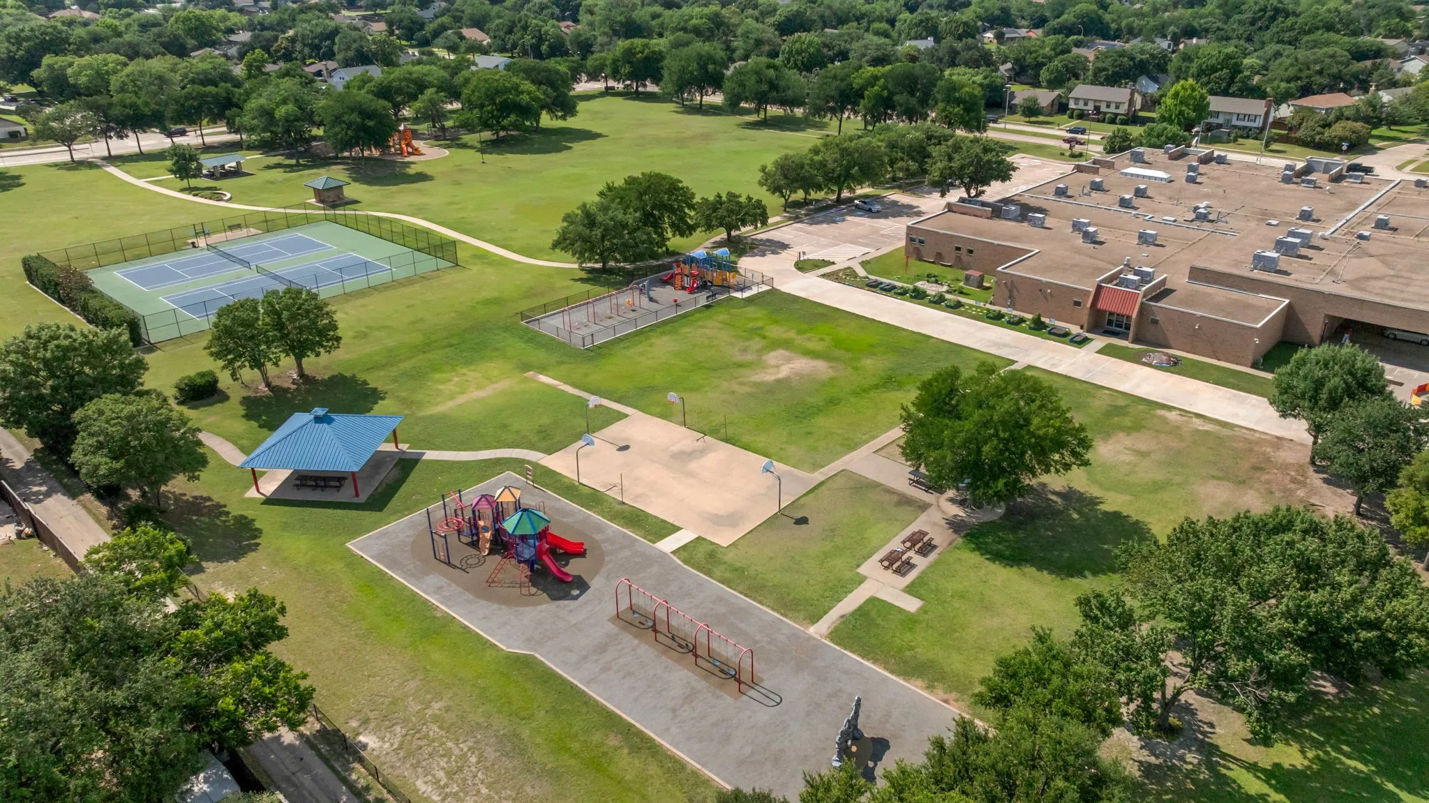 Single Family Residence For Sale in Dallas County , 1317 Elk Grove Drive, Richardson, Texas 75081, 4 Bedroom, 3 Bathroom, 2 Garage spaces, 2,872 Sqft, built in 1983, mls#21285922, Real Estate Agent in Richardson, Homes For Sale in Dallas county, Homes For Sale in Richardson, Realtor in Richardson Texas, Real Estate Brokerage Independent Realty Texas, Luminita Cordes Realtor