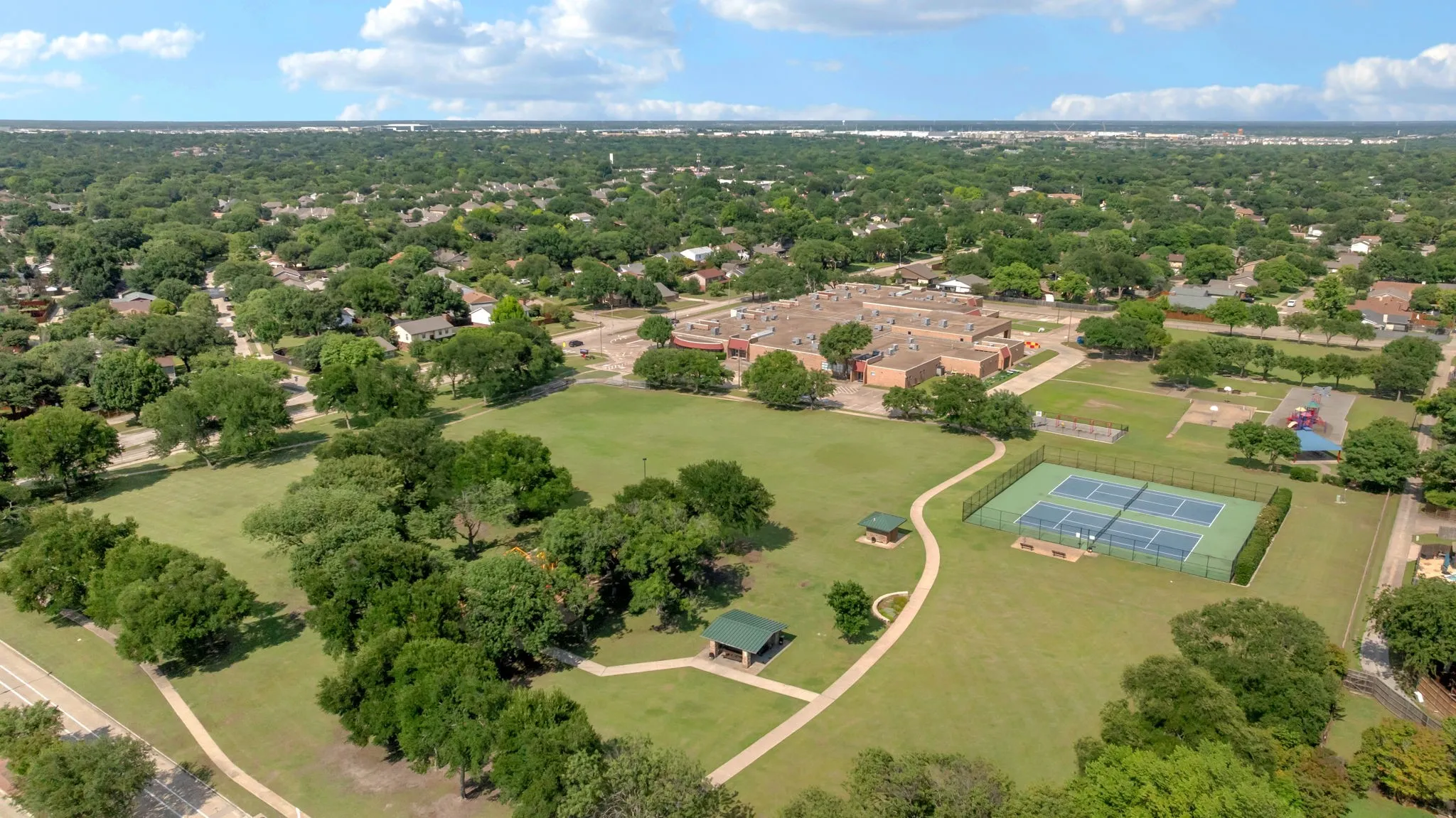 Single Family Residence For Sale in Dallas County , 1317 Elk Grove Drive, Richardson, Texas 75081, 4 Bedroom, 3 Bathroom, 2 Garage spaces, 2,872 Sqft, built in 1983, mls#21285922, Real Estate Agent in Richardson, Homes For Sale in Dallas county, Homes For Sale in Richardson, Realtor in Richardson Texas, Real Estate Brokerage Independent Realty Texas, Luminita Cordes Realtor